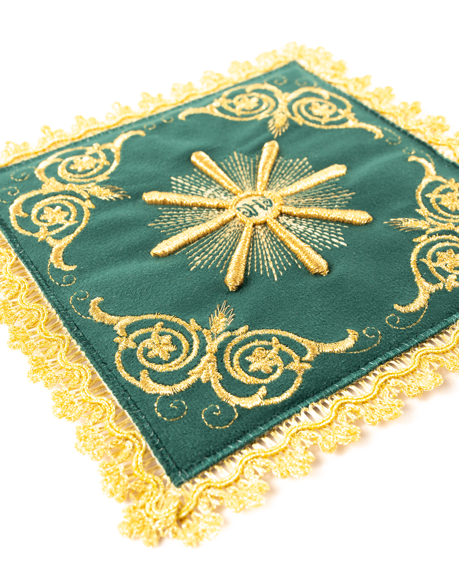 Servicio de altar bordado en terciopelo verde