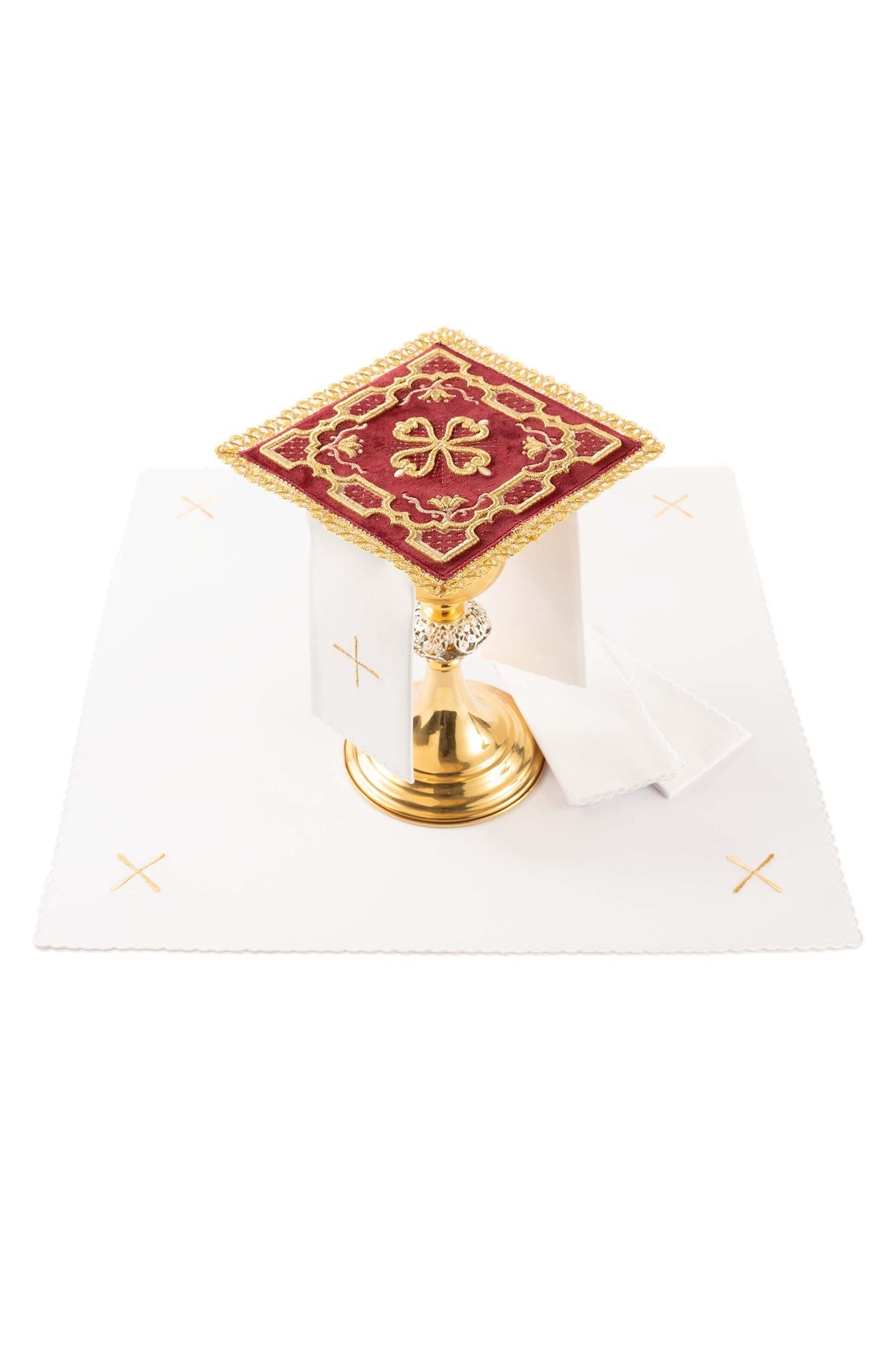 Servicio de altar bordado en terciopelo rojo