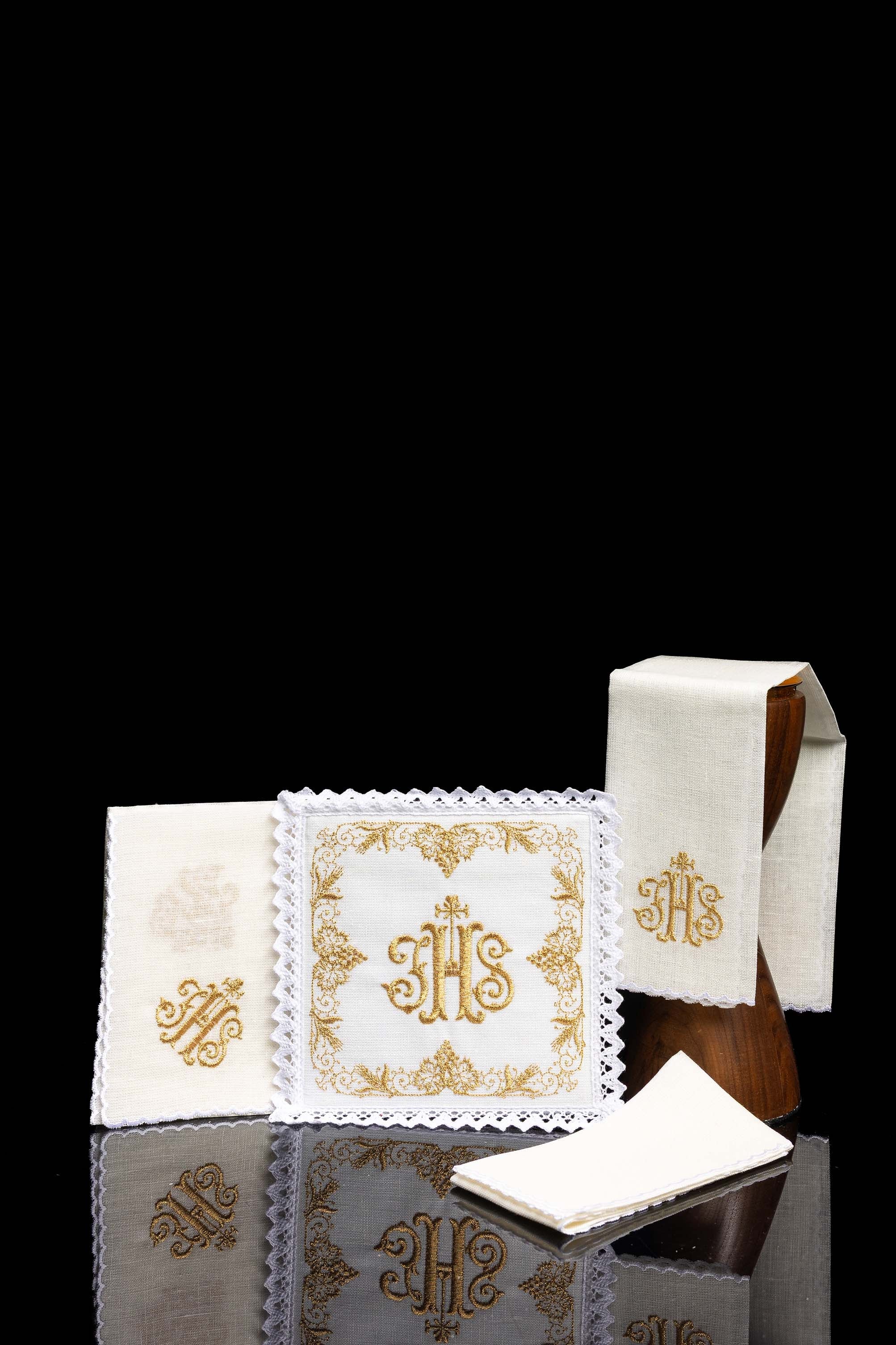 Servicio de altar lino ricamente bordado con IHS