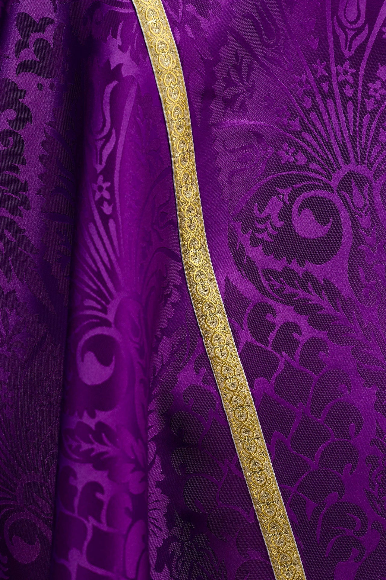 Capa pluvial romana lisa de jacquard color violeta