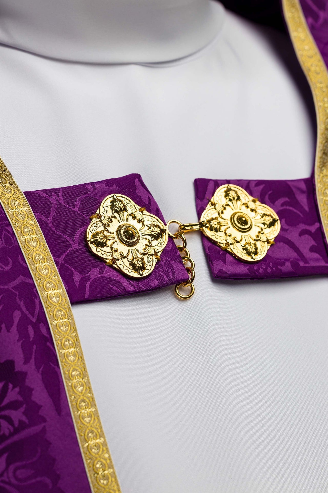 Capa pluvial romana lisa de jacquard color violeta