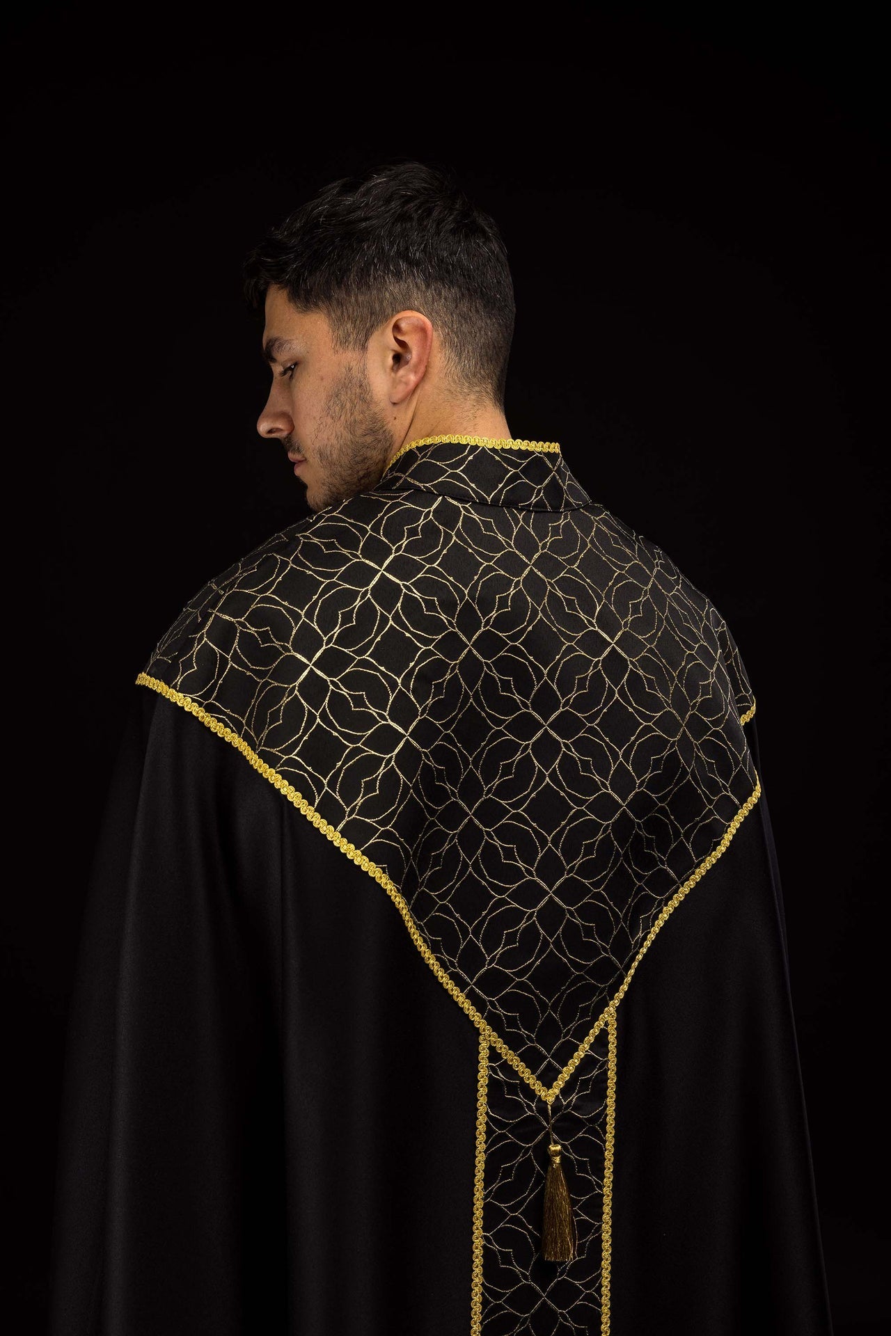 Capa pluvial bordada decorada con tejido jacquard negro