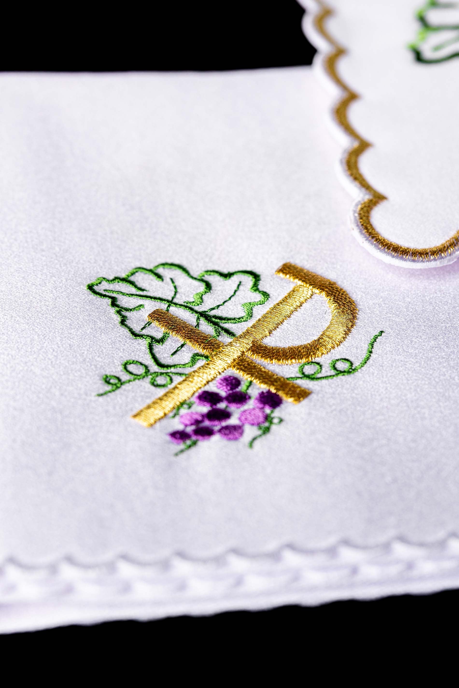 Servicio de altar con bordado PAX y Uvas