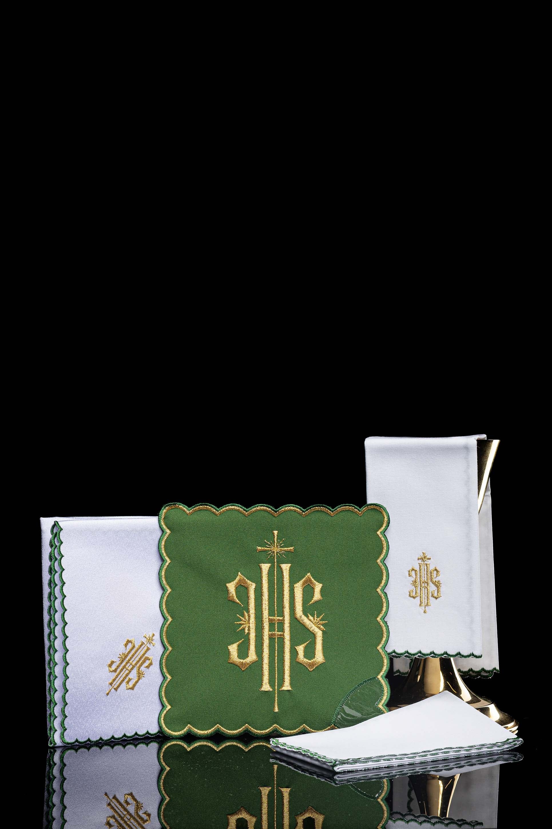 Servicio de altar con bordado IHS verde