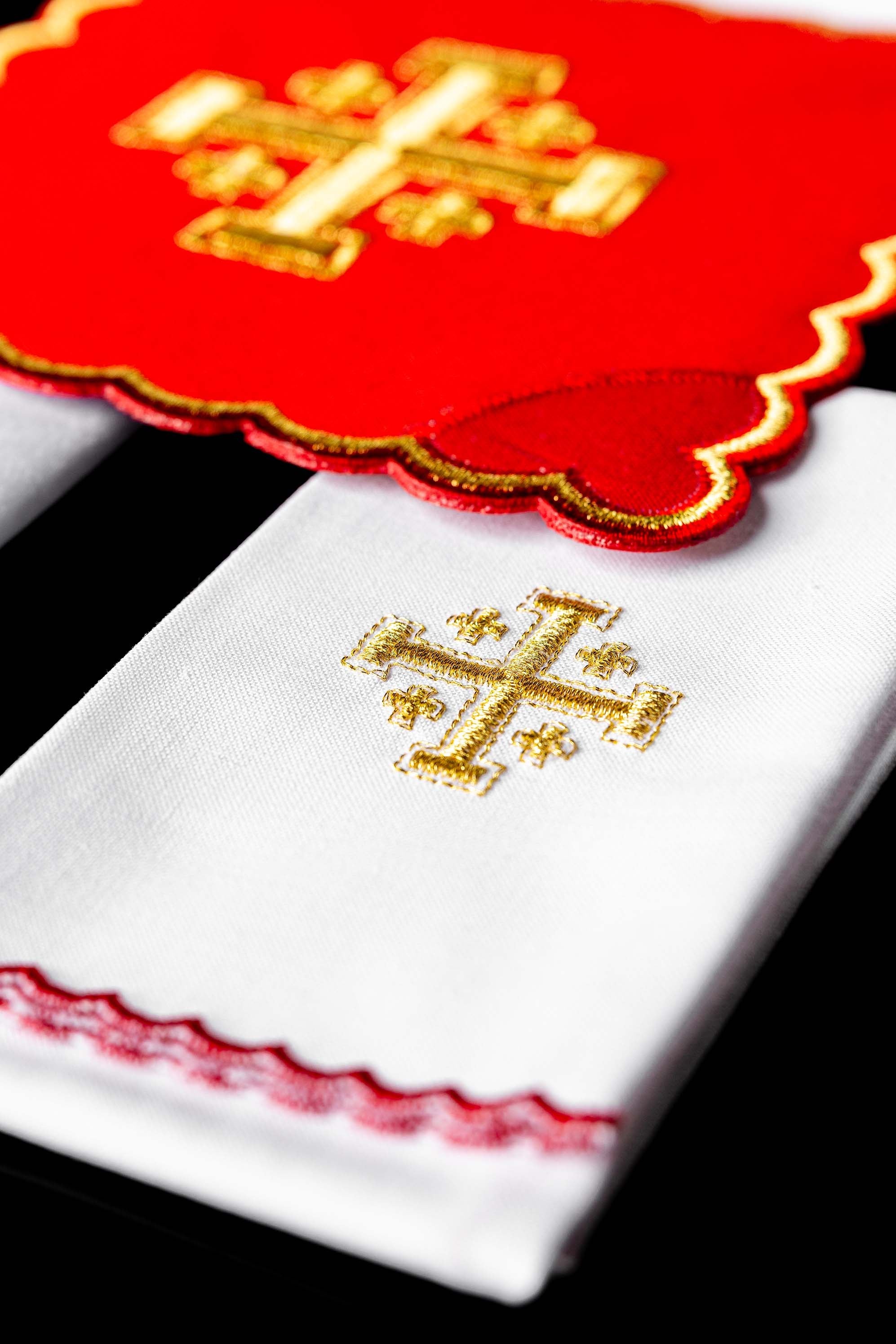 Servicio de altar Cruz de Jerusalén bordada Rojo
