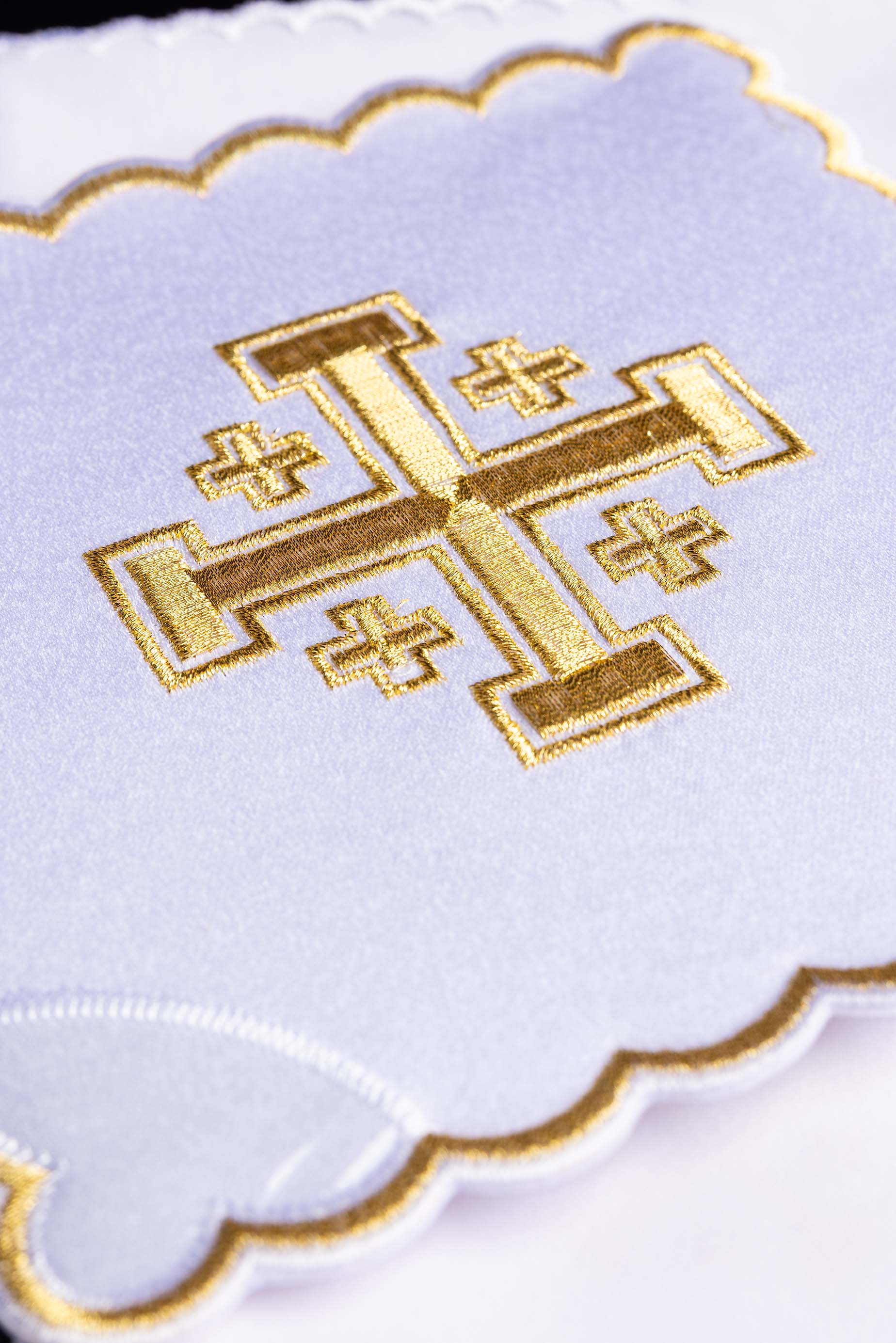 Servicio de altar con Cruz de Jerusalén bordada