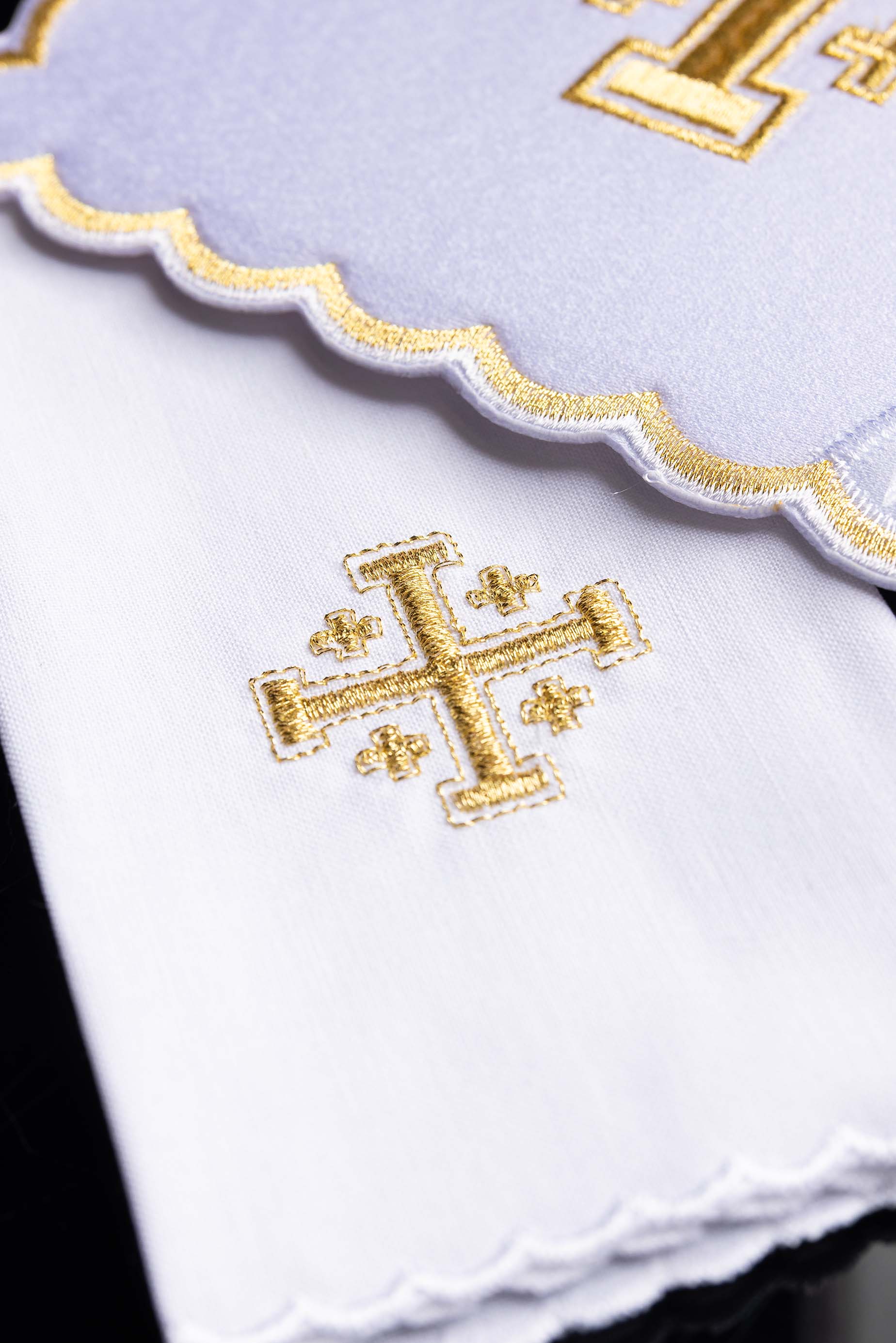 Servicio de altar con Cruz de Jerusalén bordada