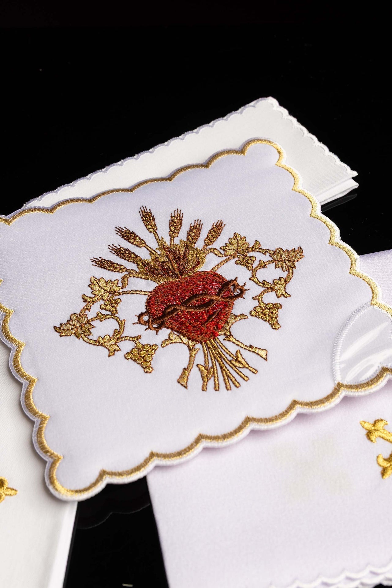 Servicio de altar bordado el corazón de jesús