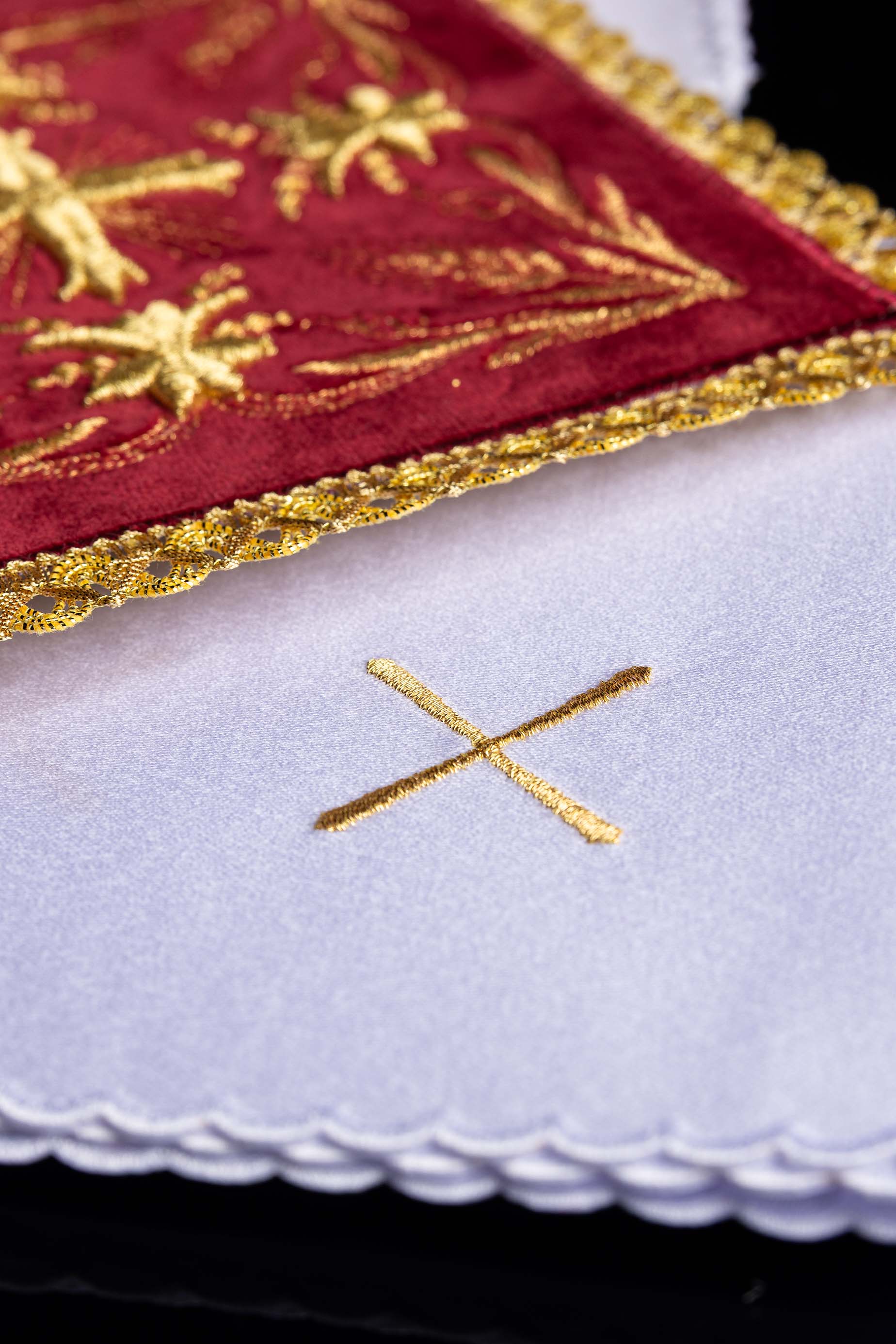 Servicio de altar terciopelo bordado rojo