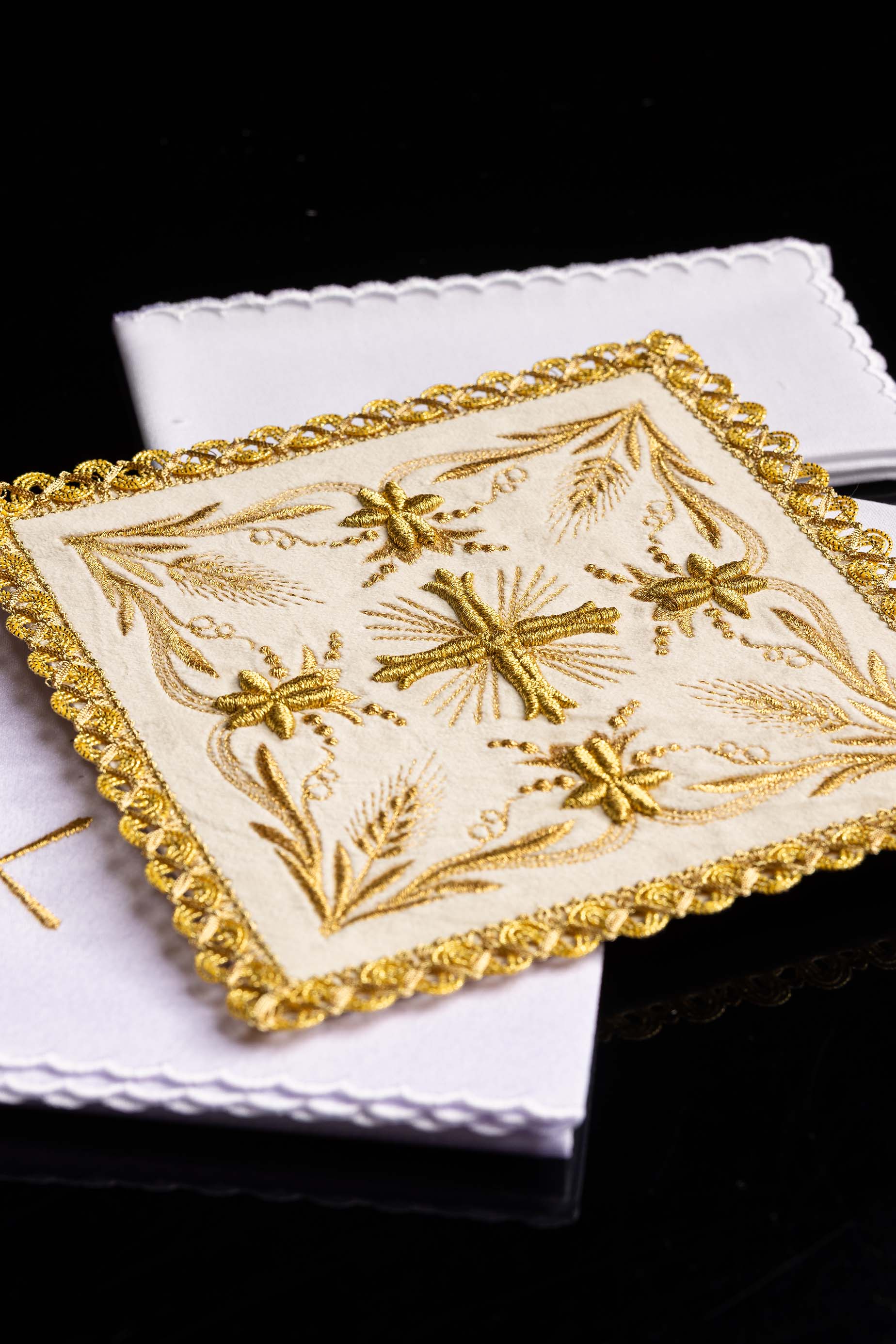 Servicio de altar terciopelo bordado marfil