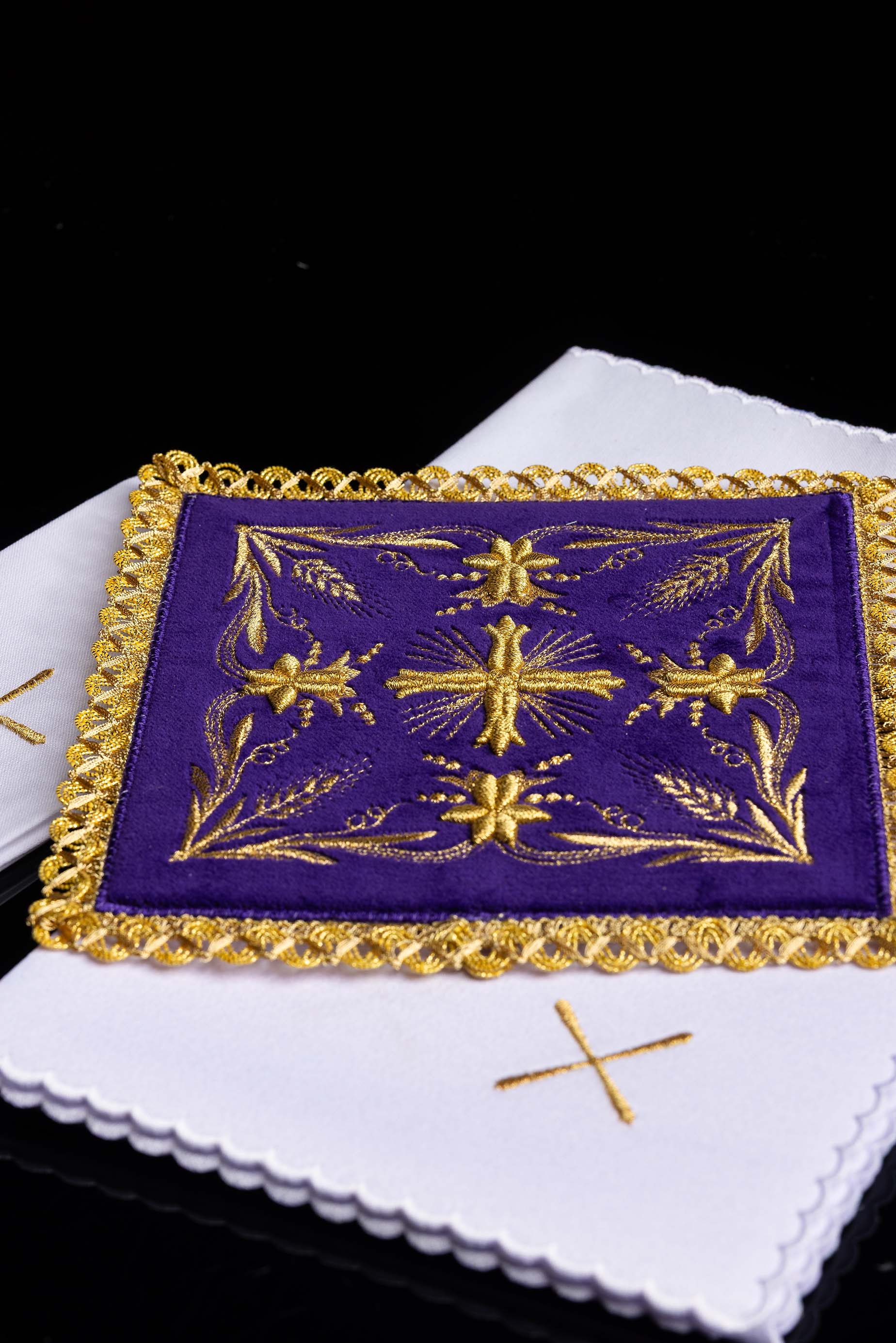 Servicio de altar terciopelo bordado morado