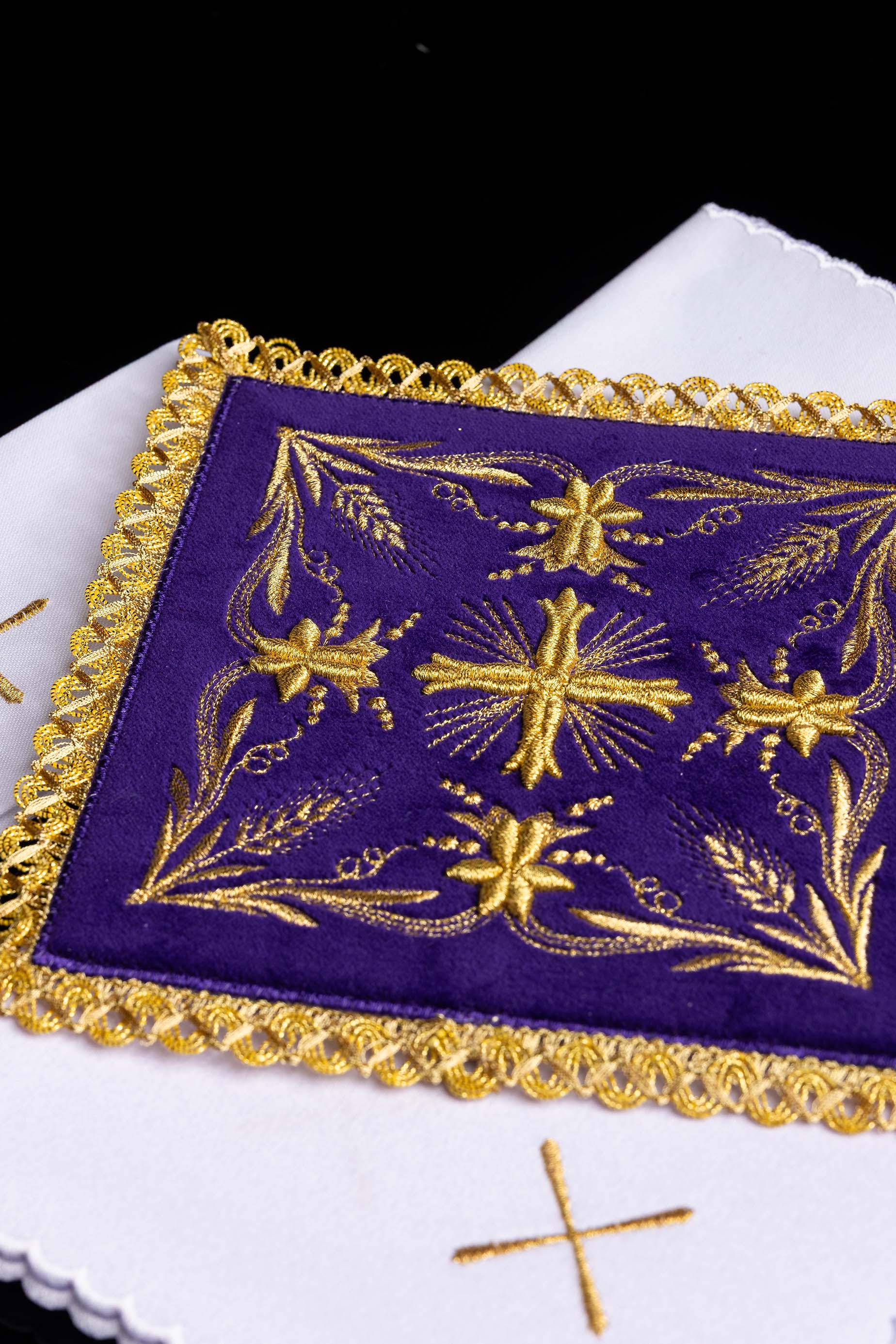Servicio de altar terciopelo bordado morado