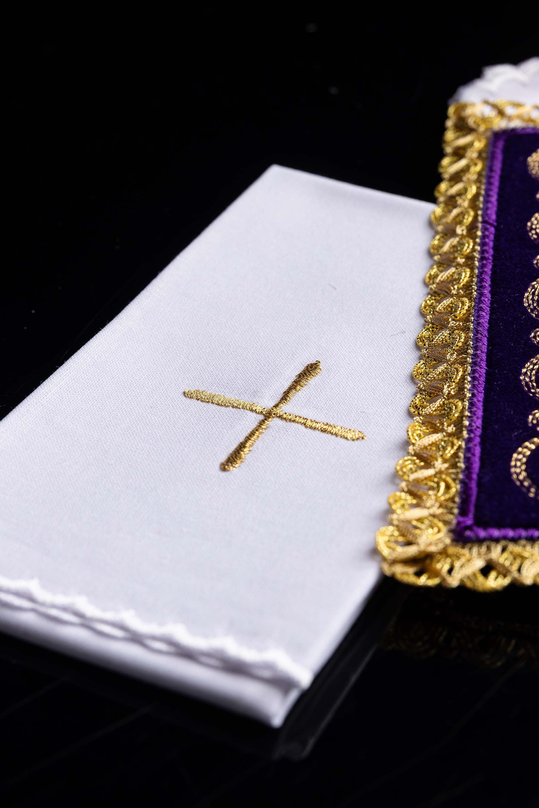 Servicio de altar terciopelo bordado morado