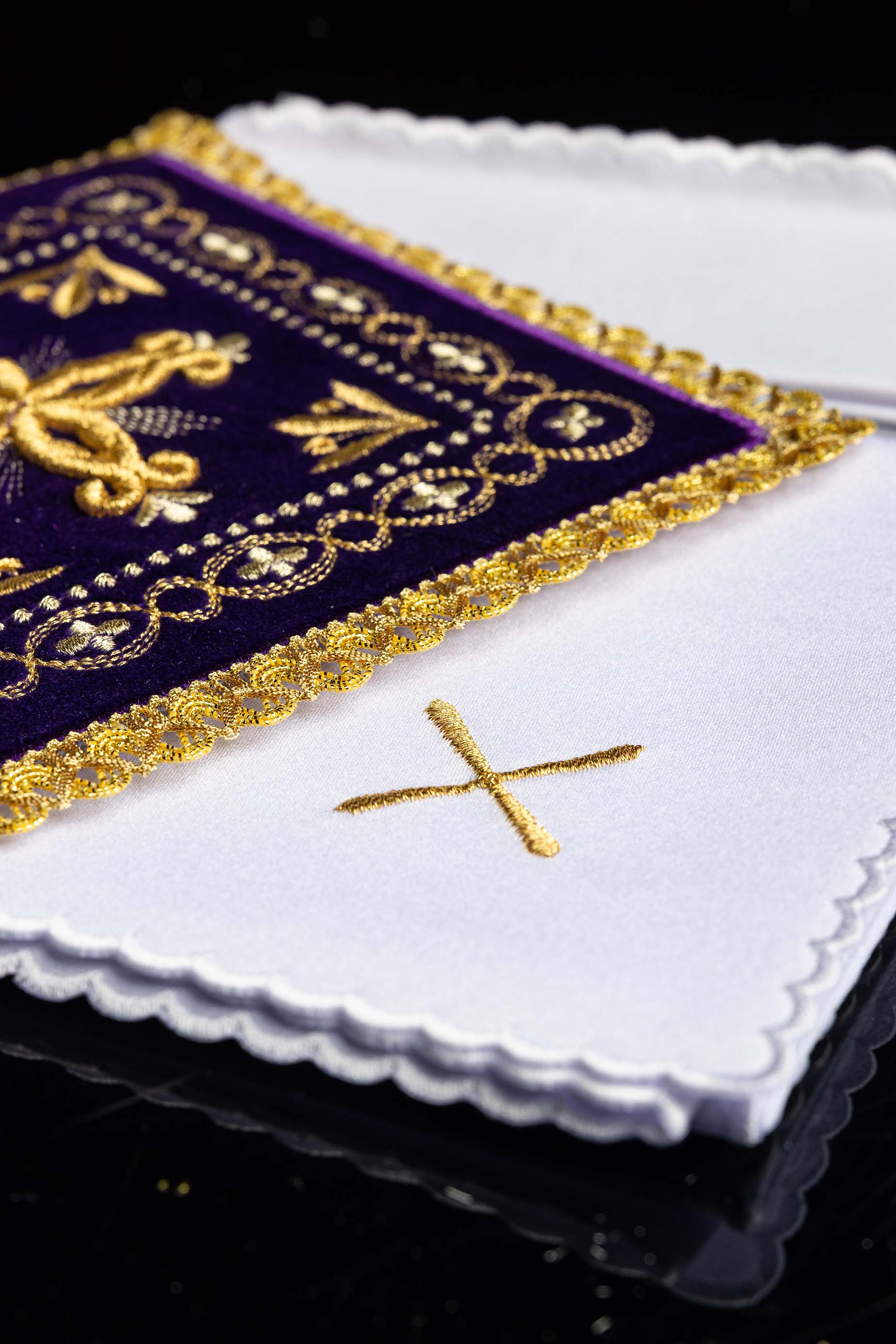 Servicio de altar terciopelo bordado morado