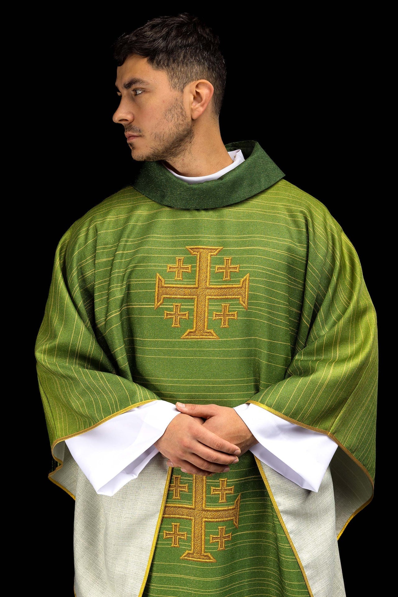 Casulla estampada con la Cruz de Jerusalén en color verde
