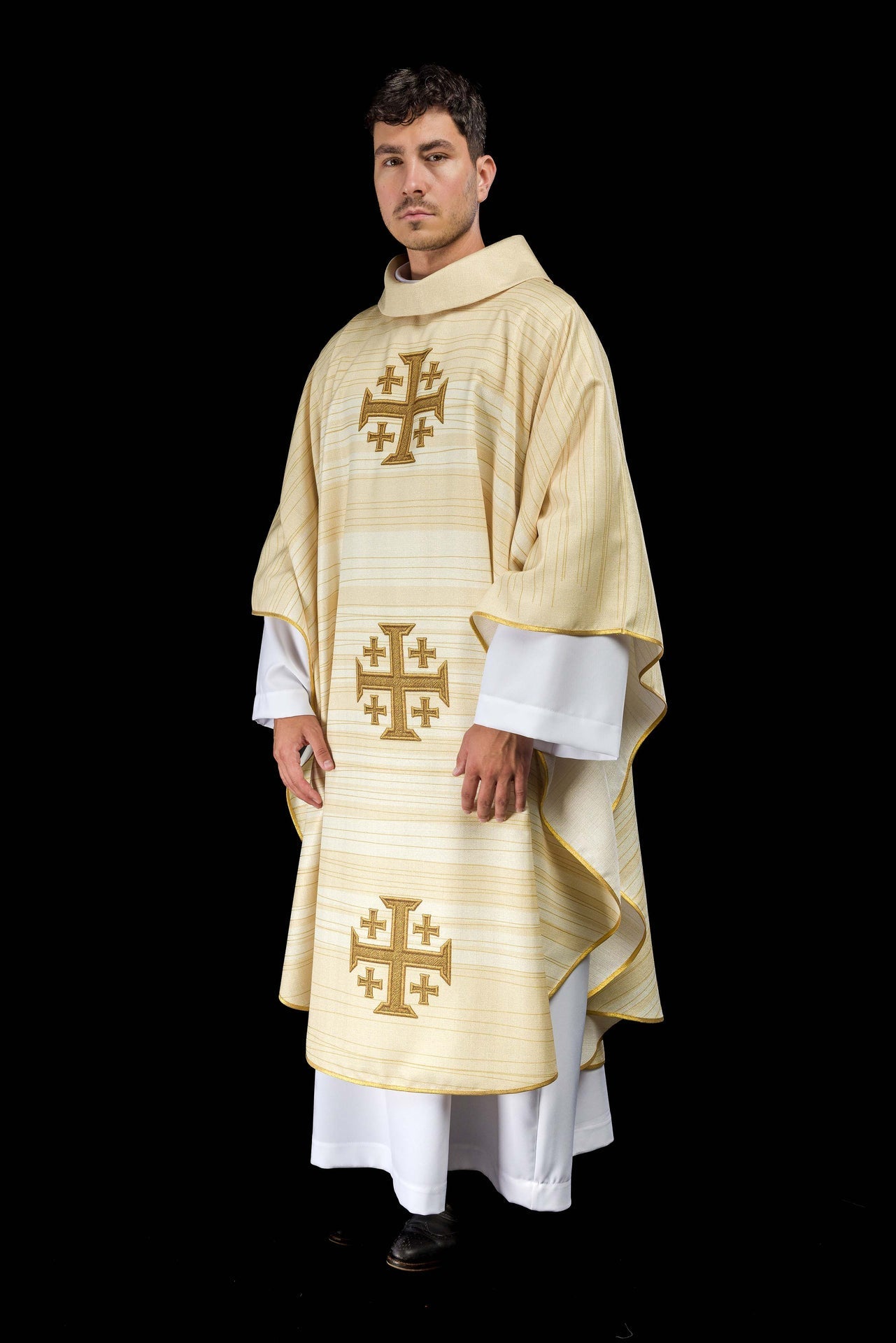 Casulla estampada con la Cruz de Jerusalén – color ecru
