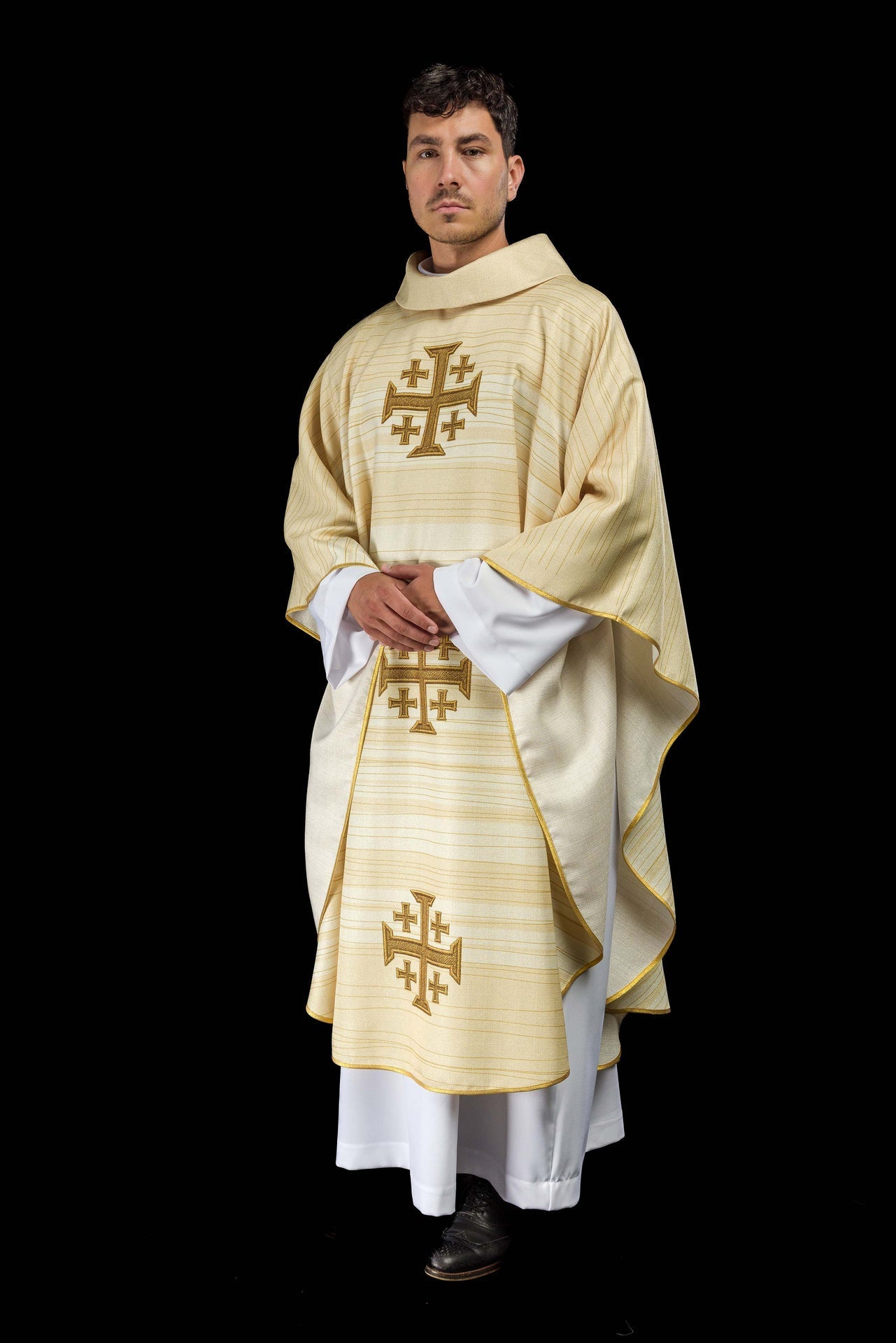 Casulla estampada con la Cruz de Jerusalén – color ecru