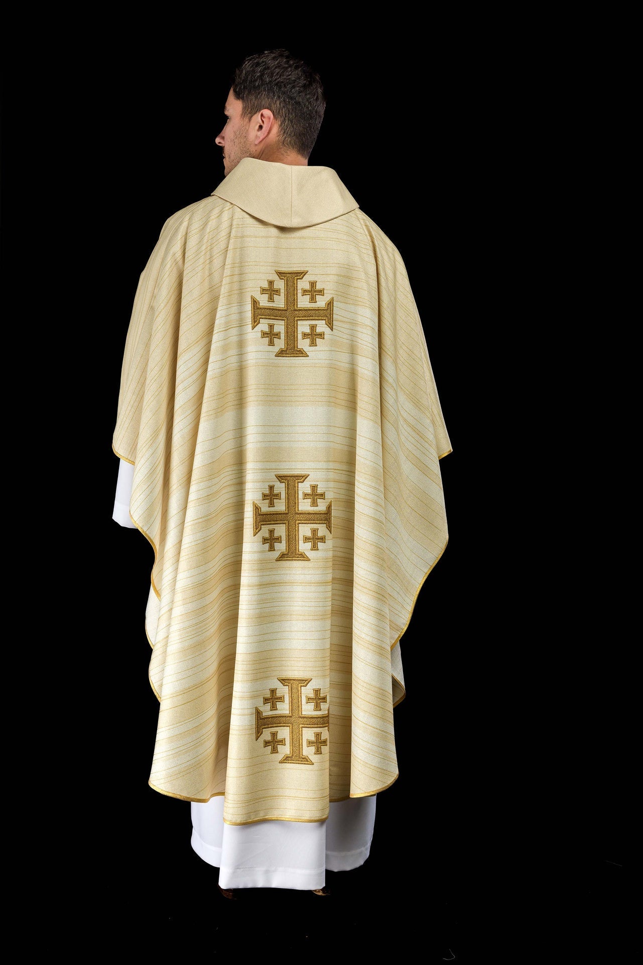 Casulla estampada con la Cruz de Jerusalén – color ecru