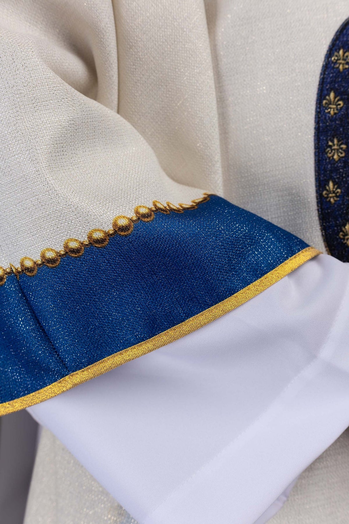 Casulla estampada con la imagen de la Virgen María de Częstochowa