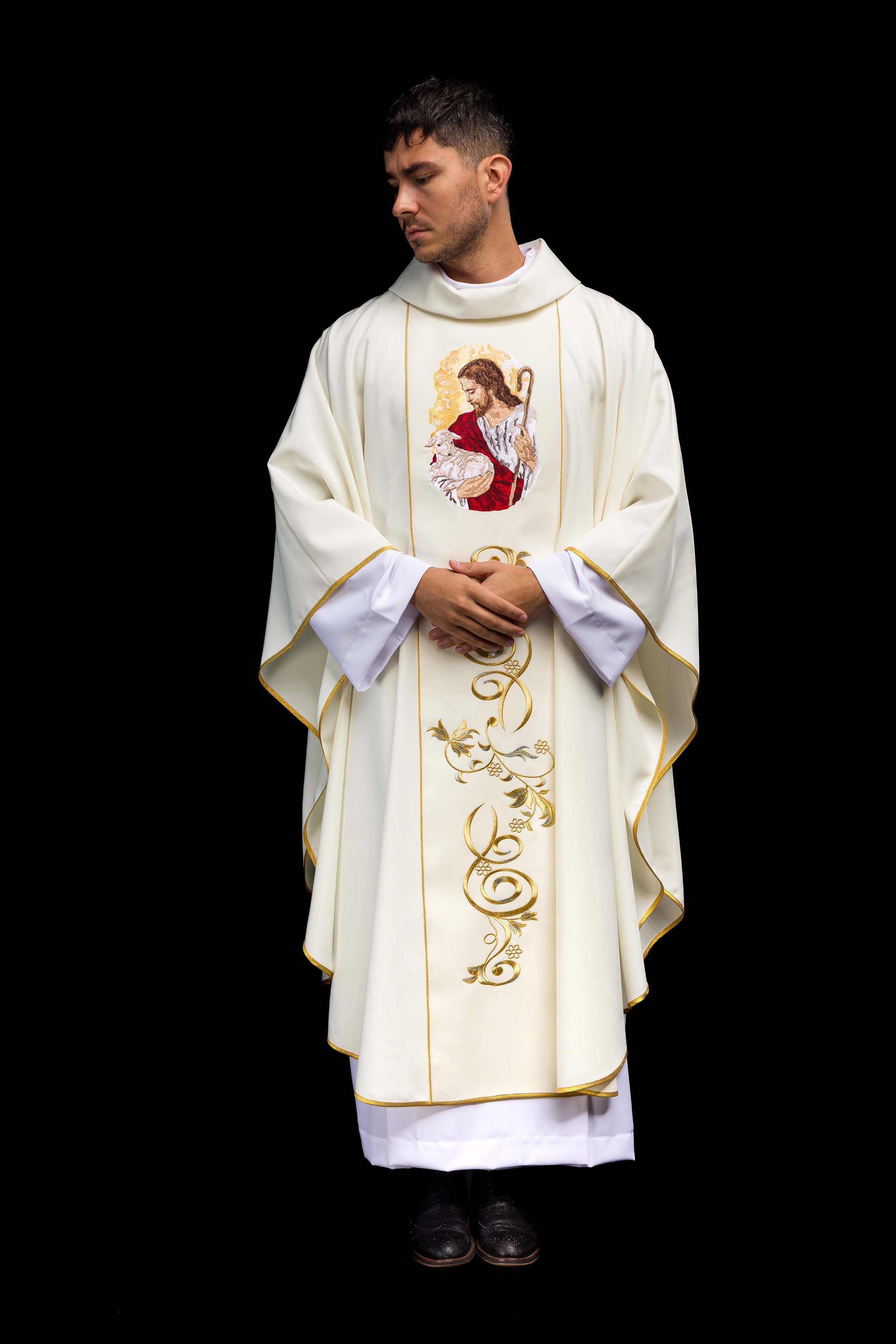 Casulla marfil con bordado imagen Jesús el Buen Pastor