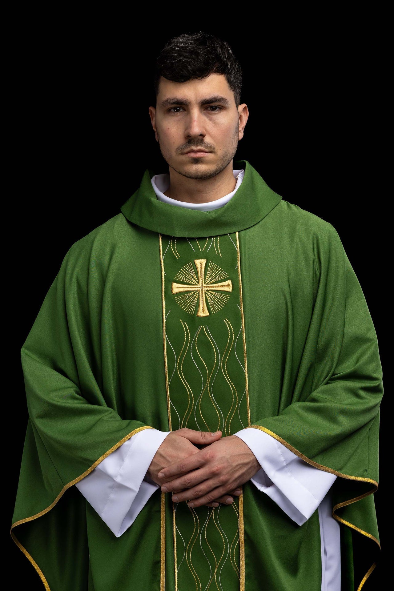 Casulla verde bordada con cruz