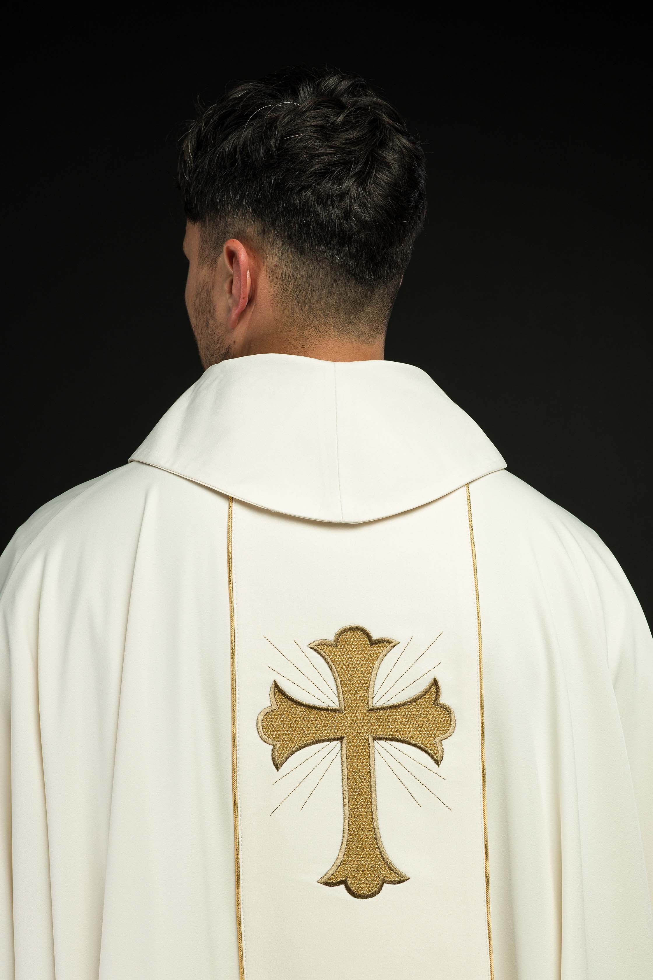 Casulla marfil con bordado Cruz y Espigas