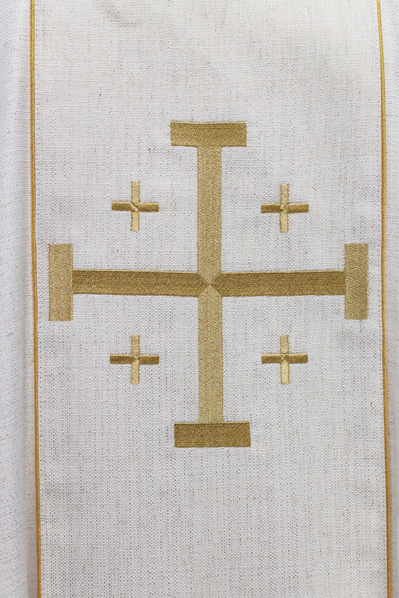 Casulla bordada con la Cruz de Jerusalén – ecru