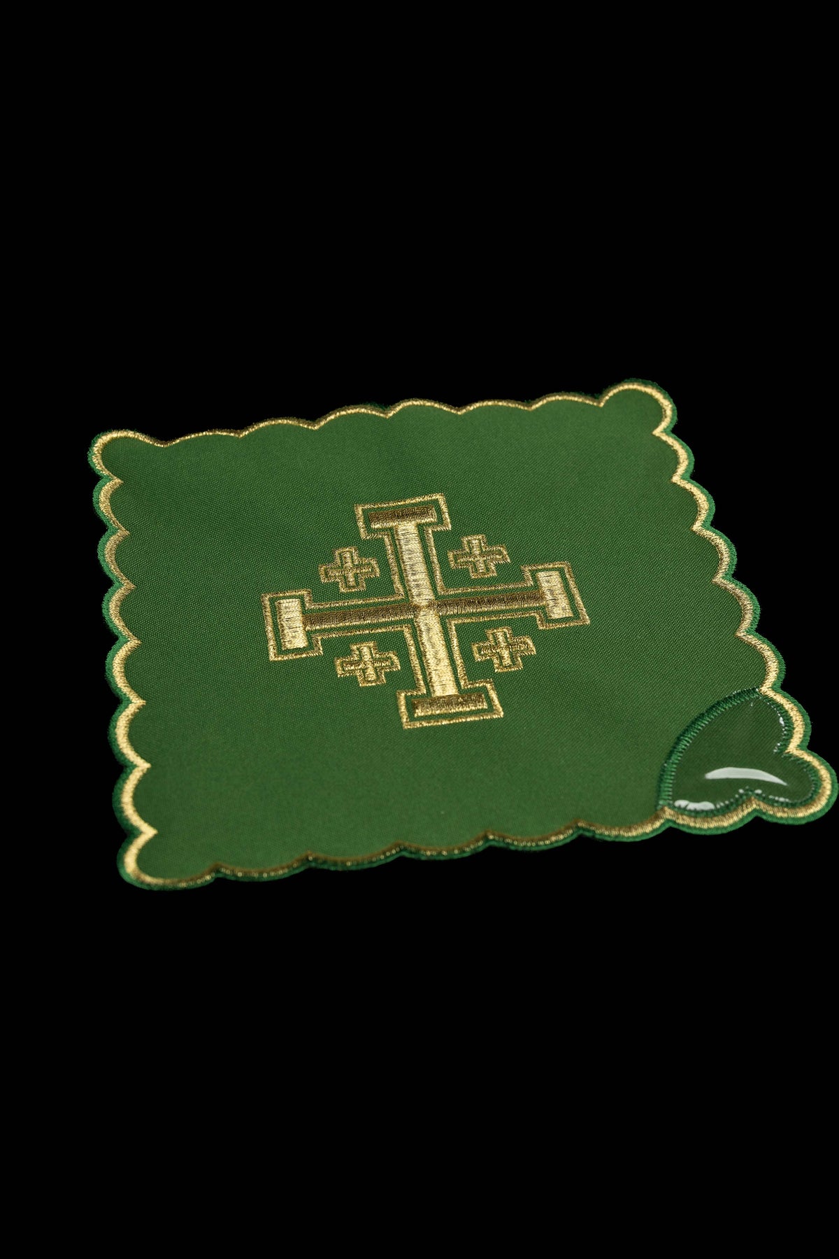 Juego de cuatro palias de cáliz con bordado de la Cruz de Jerusalén