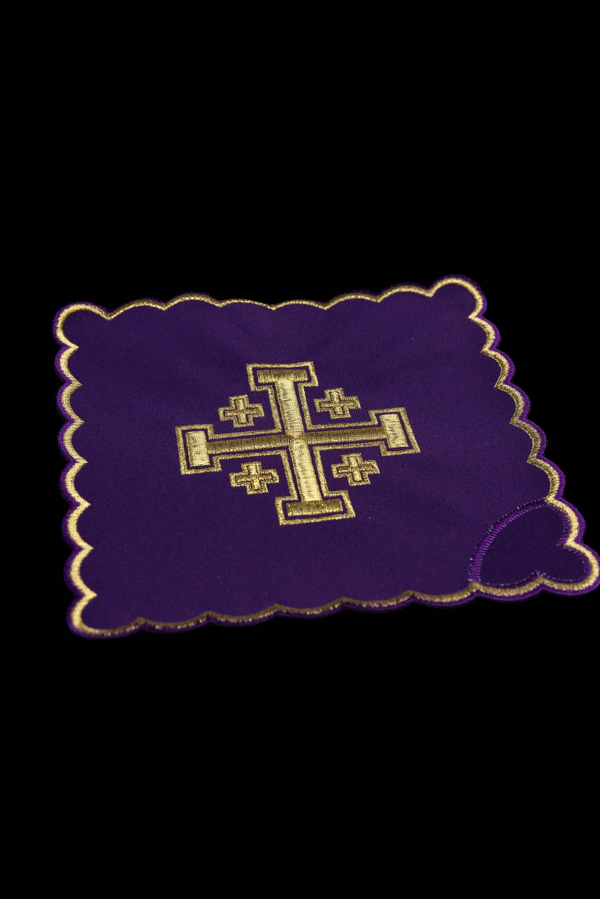 Juego de cuatro palias de cáliz con bordado de la Cruz de Jerusalén