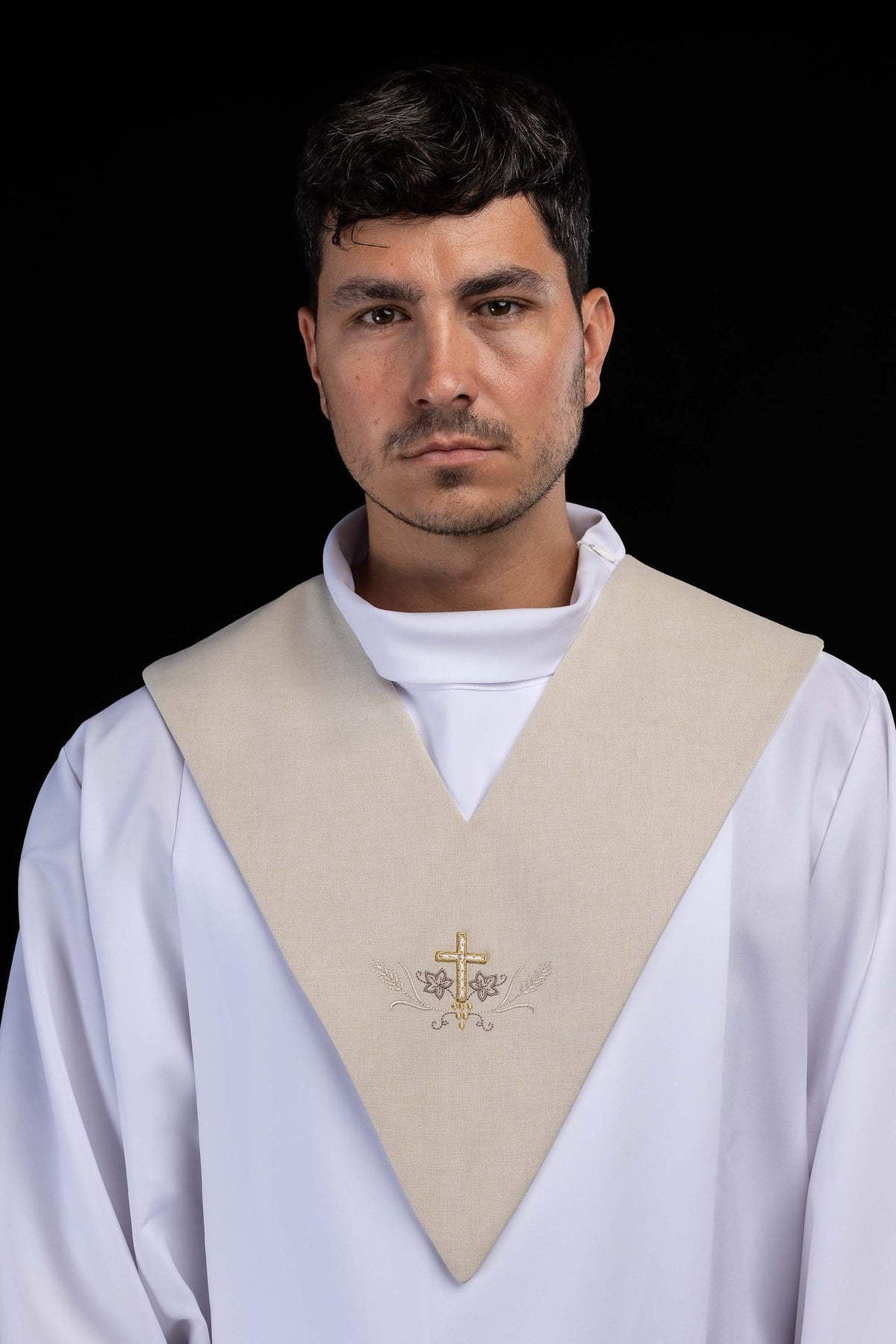 Palio para lector beige con cruz dorada bordada