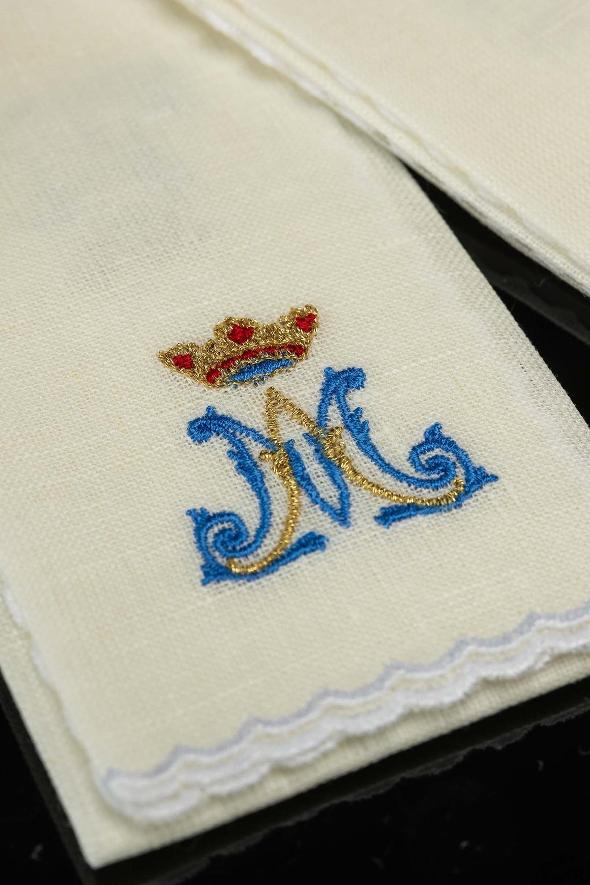 Set de 5 purificadores litúrgicos de lino con bordado mariano