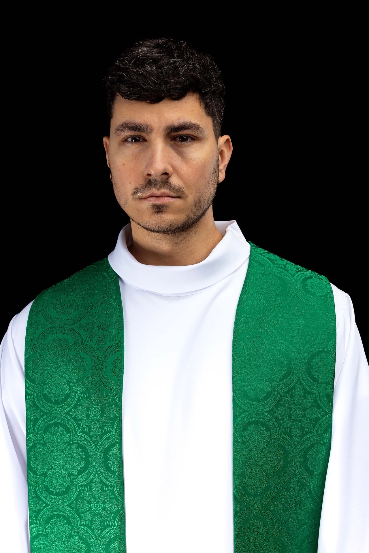 Estola bordada con motivo de cruz tejido jacquard verde