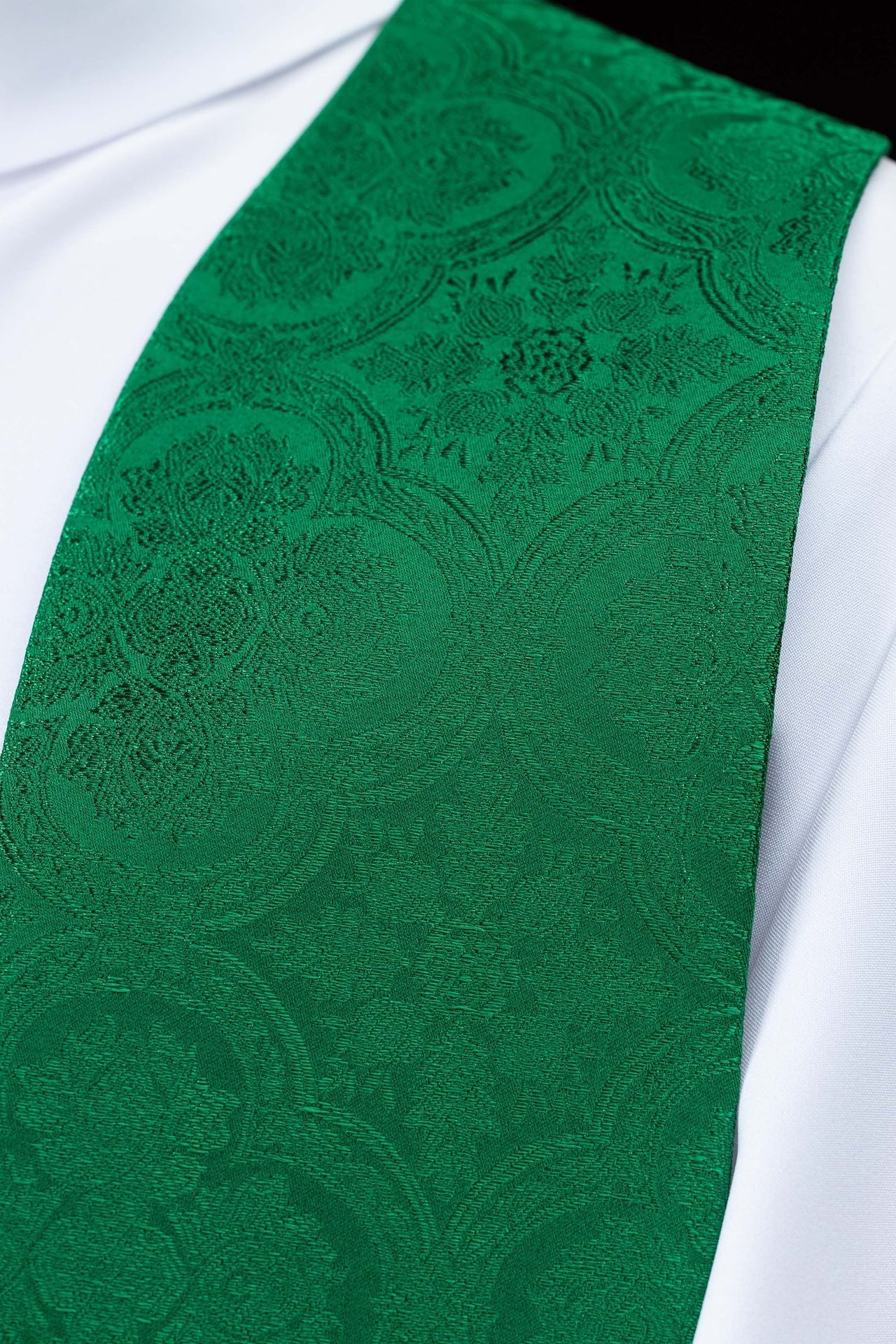 Estola bordada con motivo de cruz tejido jacquard verde