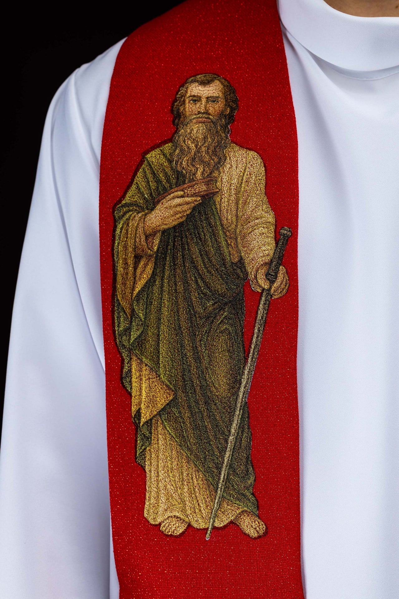 Estola ricamente bordada con la imagen de San Pedro y San Pablo