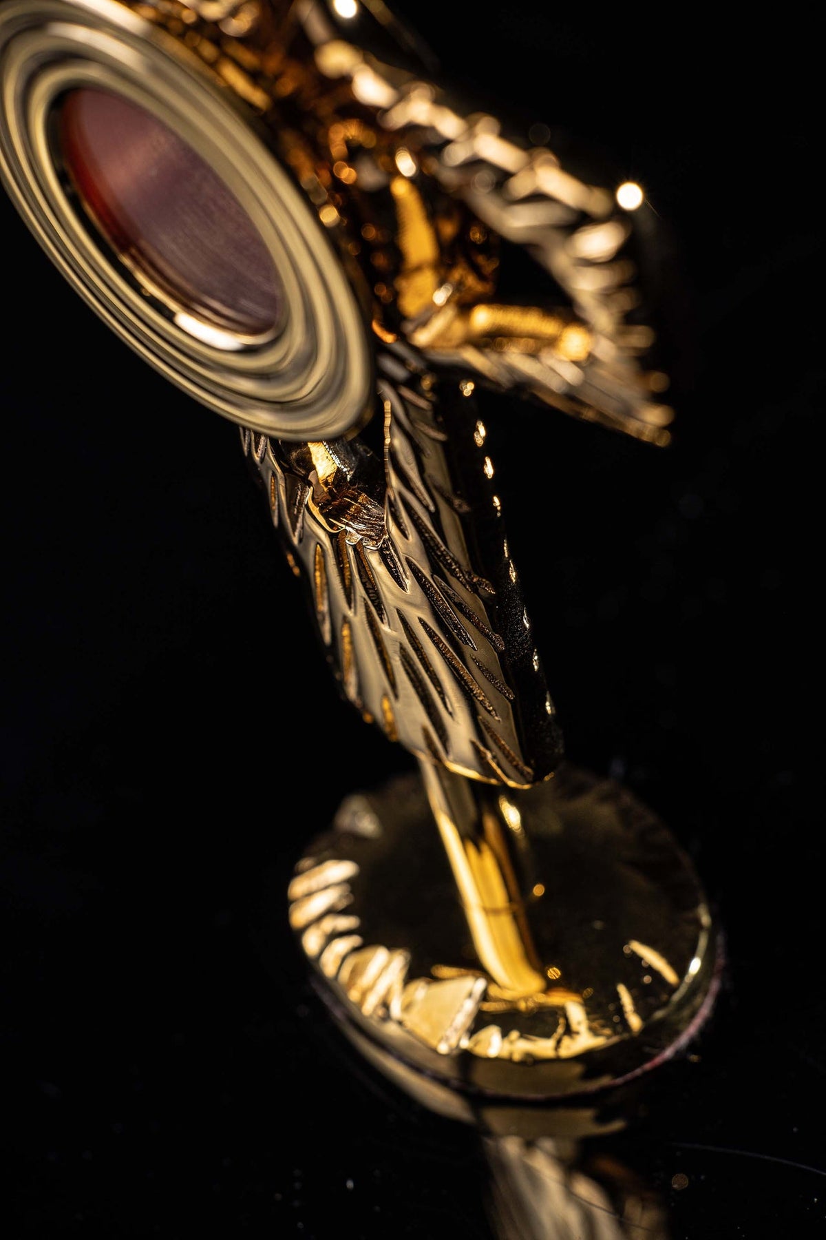 Relicario de latón dorado hecho a mano
