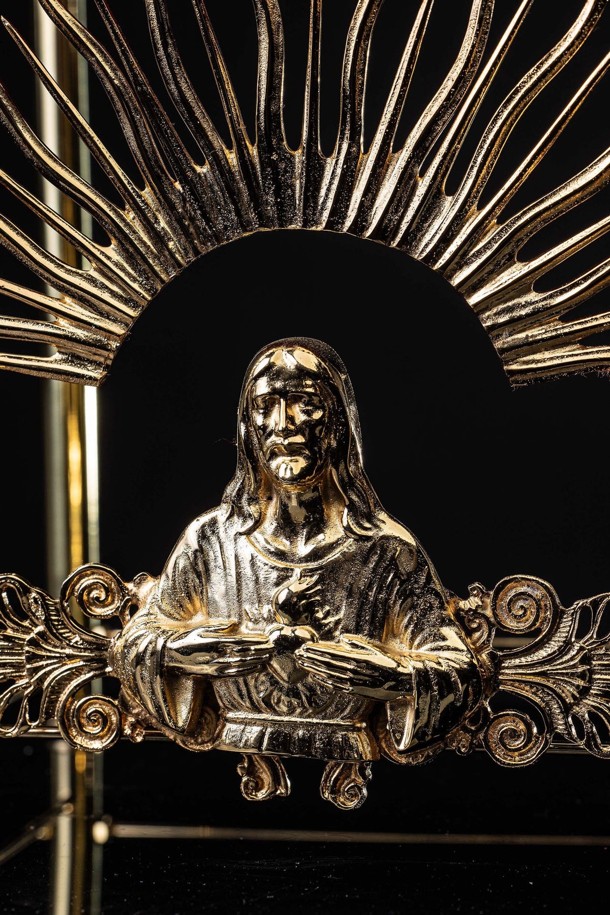 Trono para custodia de latón bañado en oro, hecho a mano
