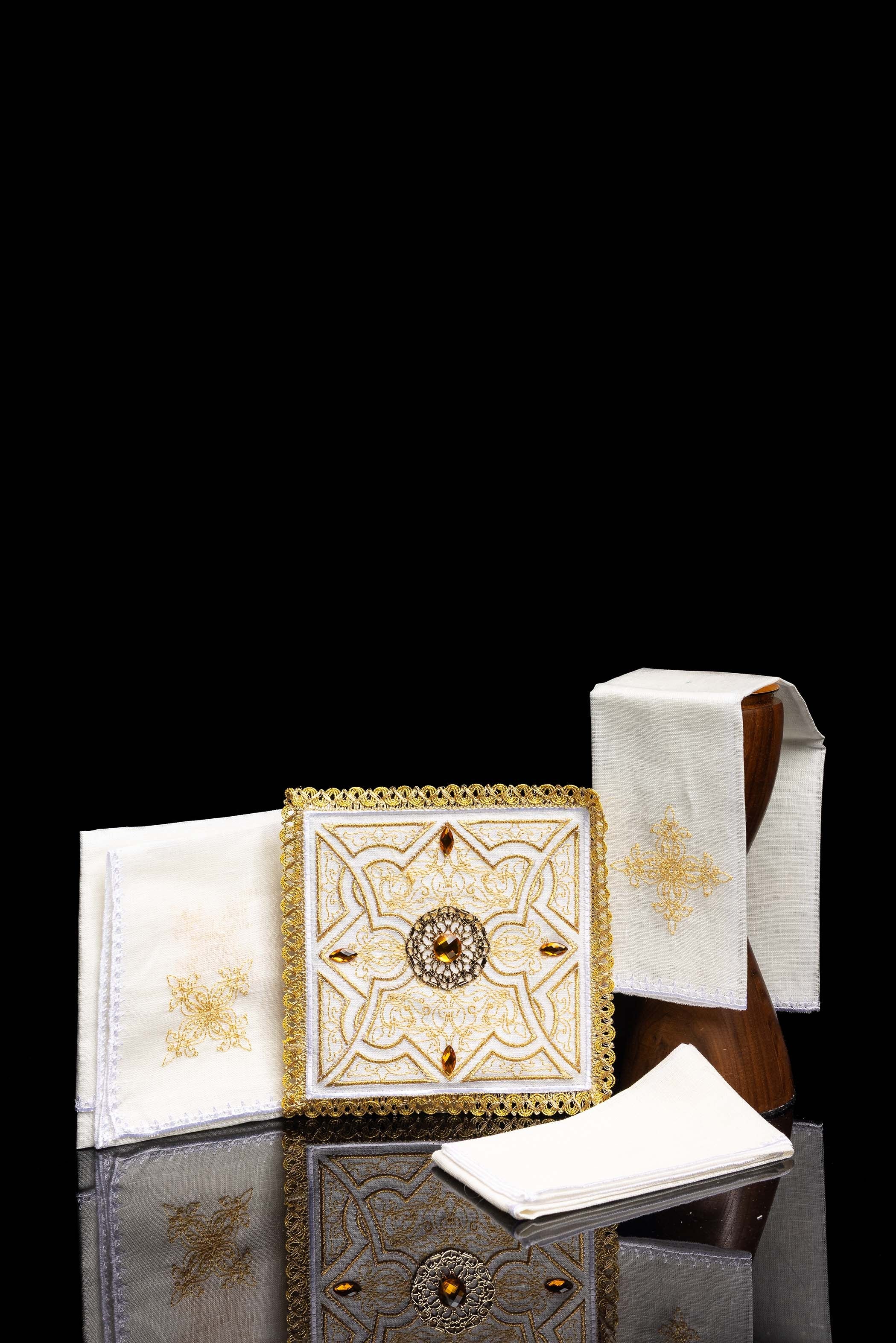 Servicio de altar lino ricamente decorado
