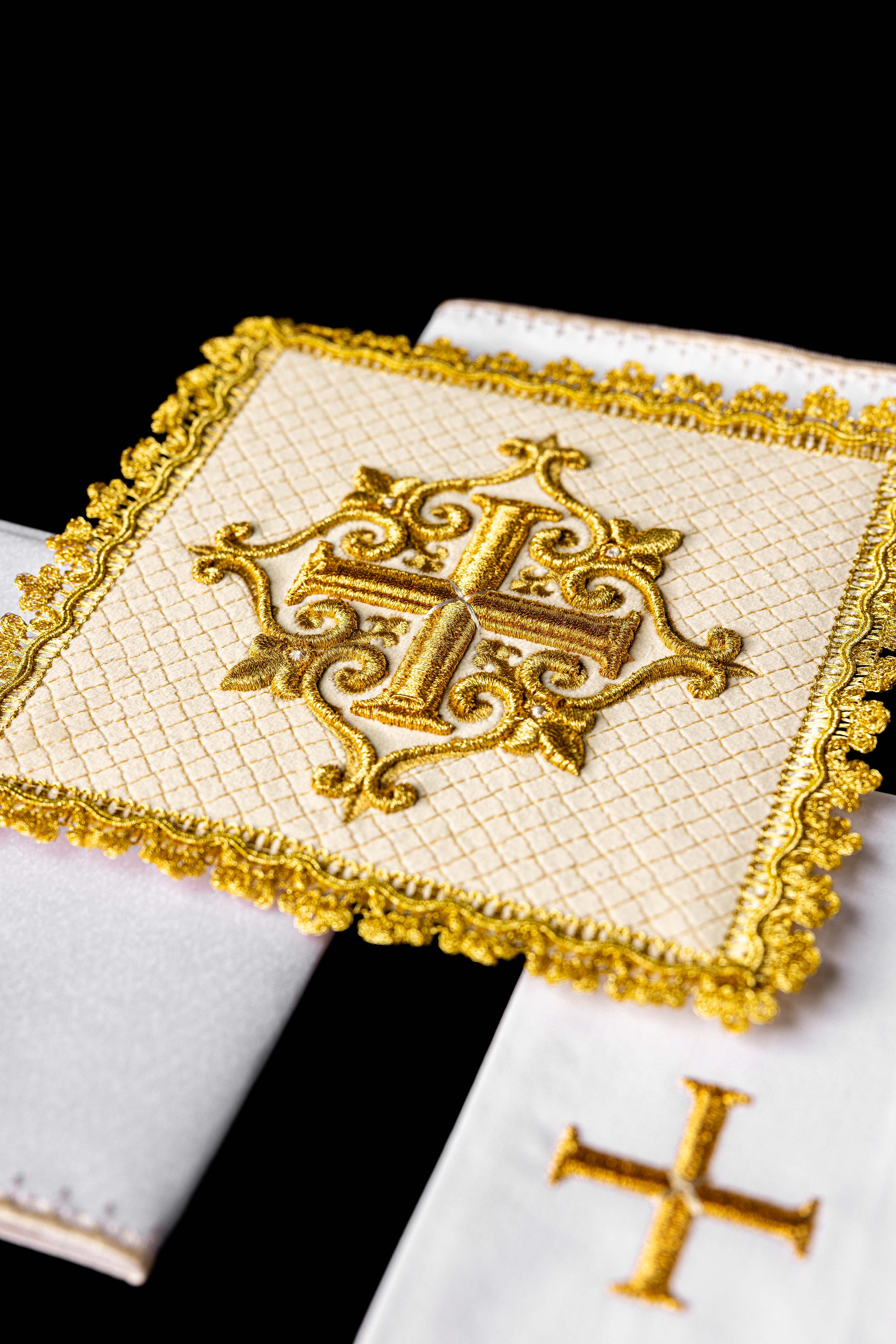 Servicio de altar terciopelo cruz bordada crudo