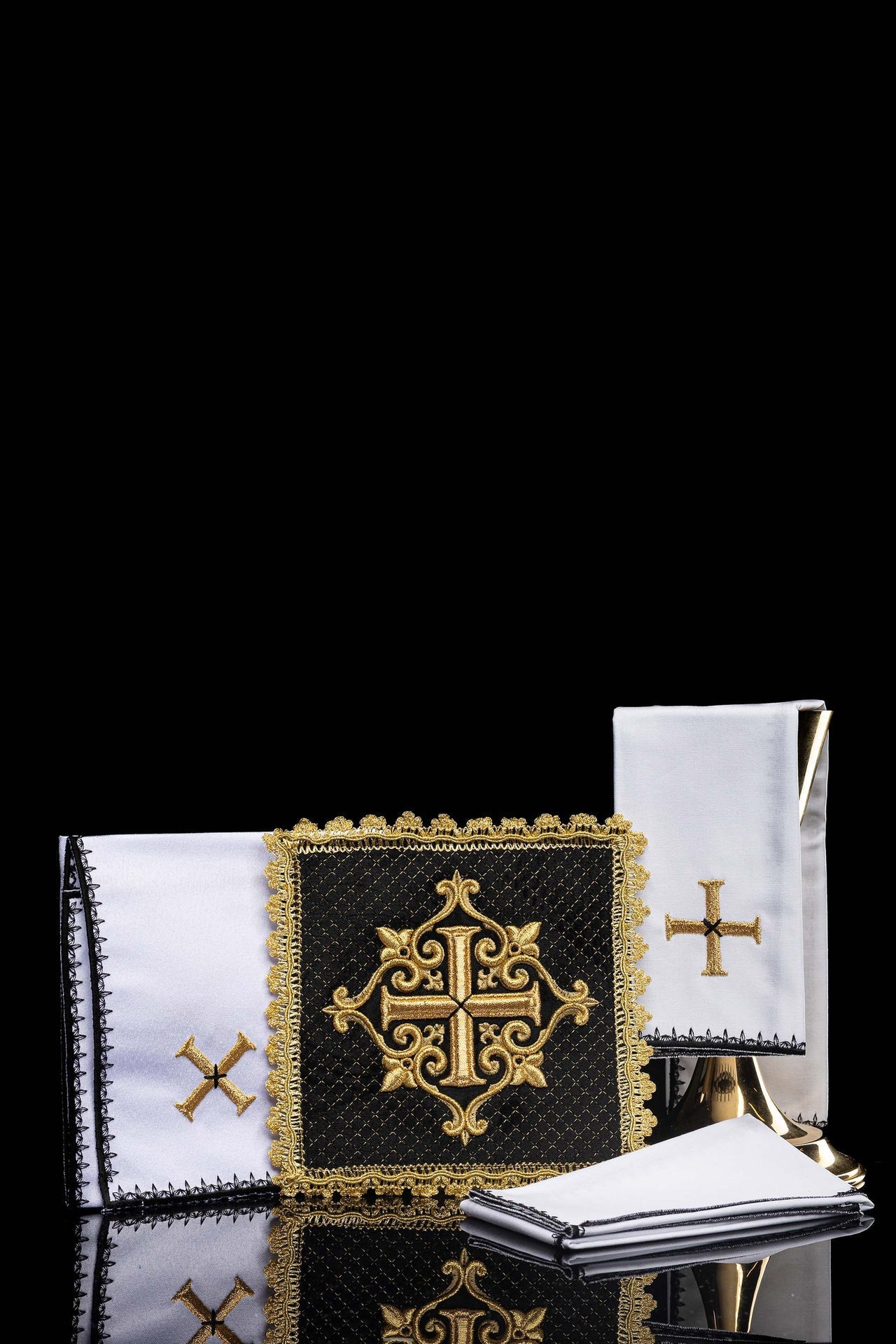 Servicio de altar con cruz bordada terciopelo negro