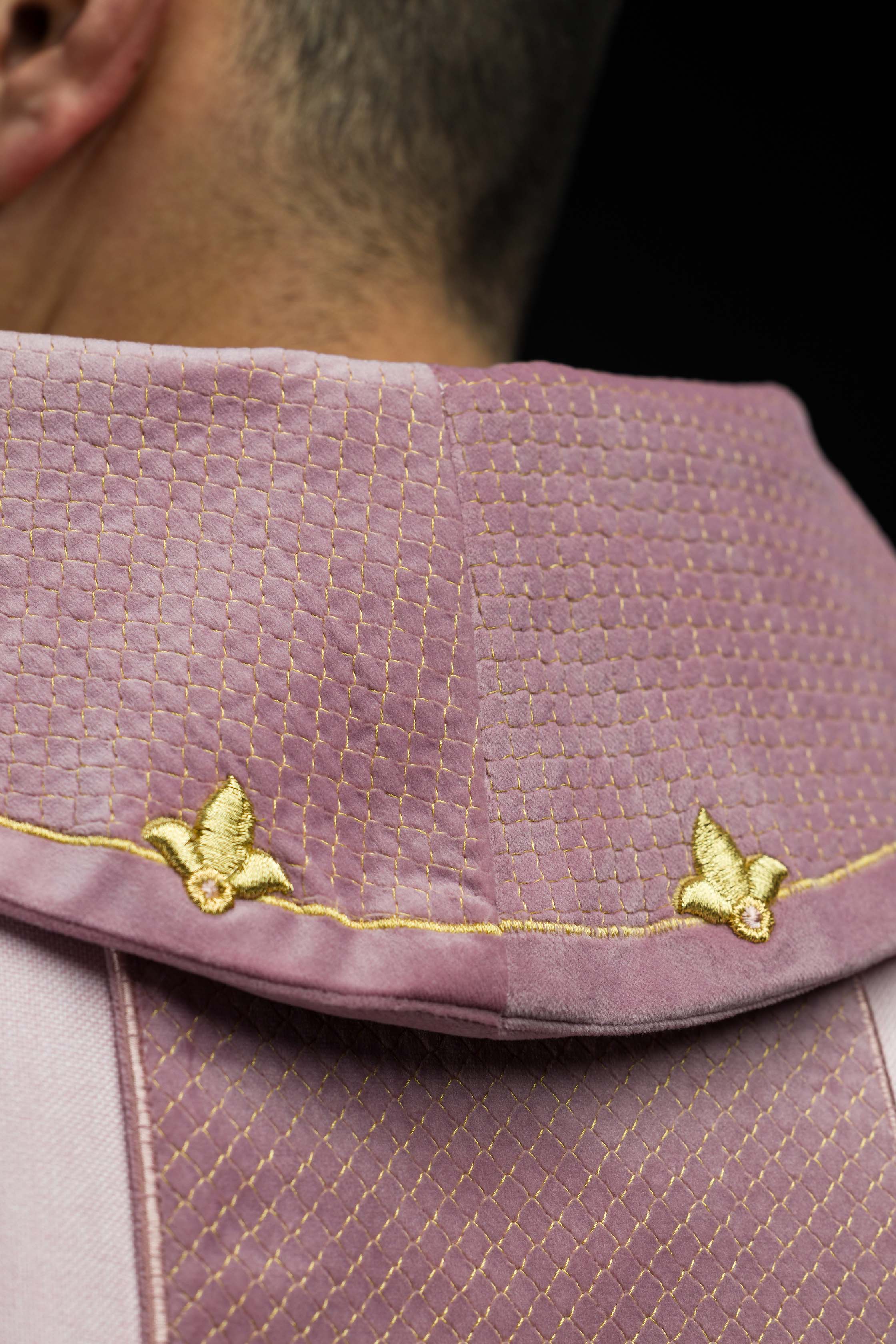 Casulla rosa con galón terciopelo ricamente bordado Cruz