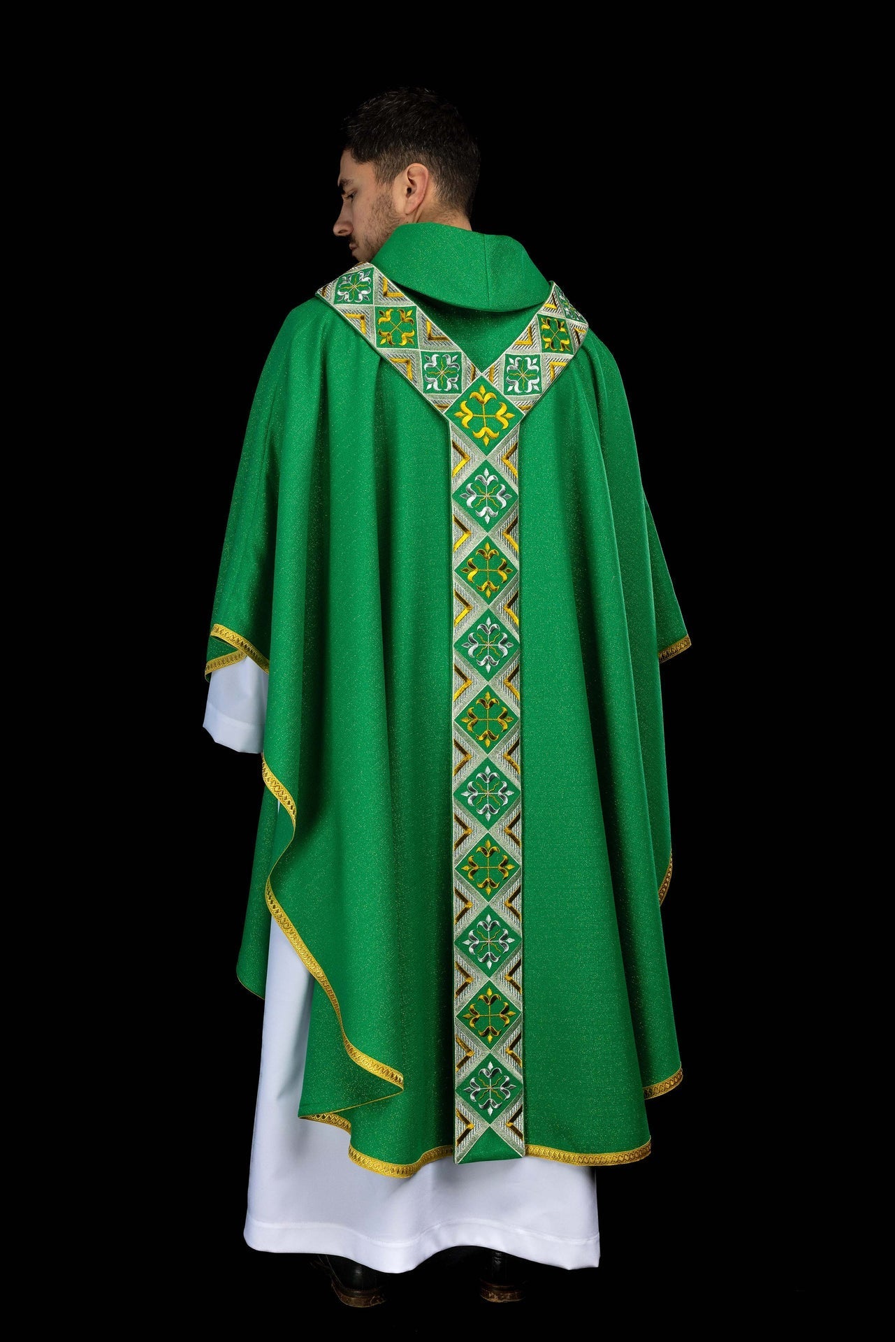 Cíngulo bordado para casulla incluido en el conjunto con la casulla color verde