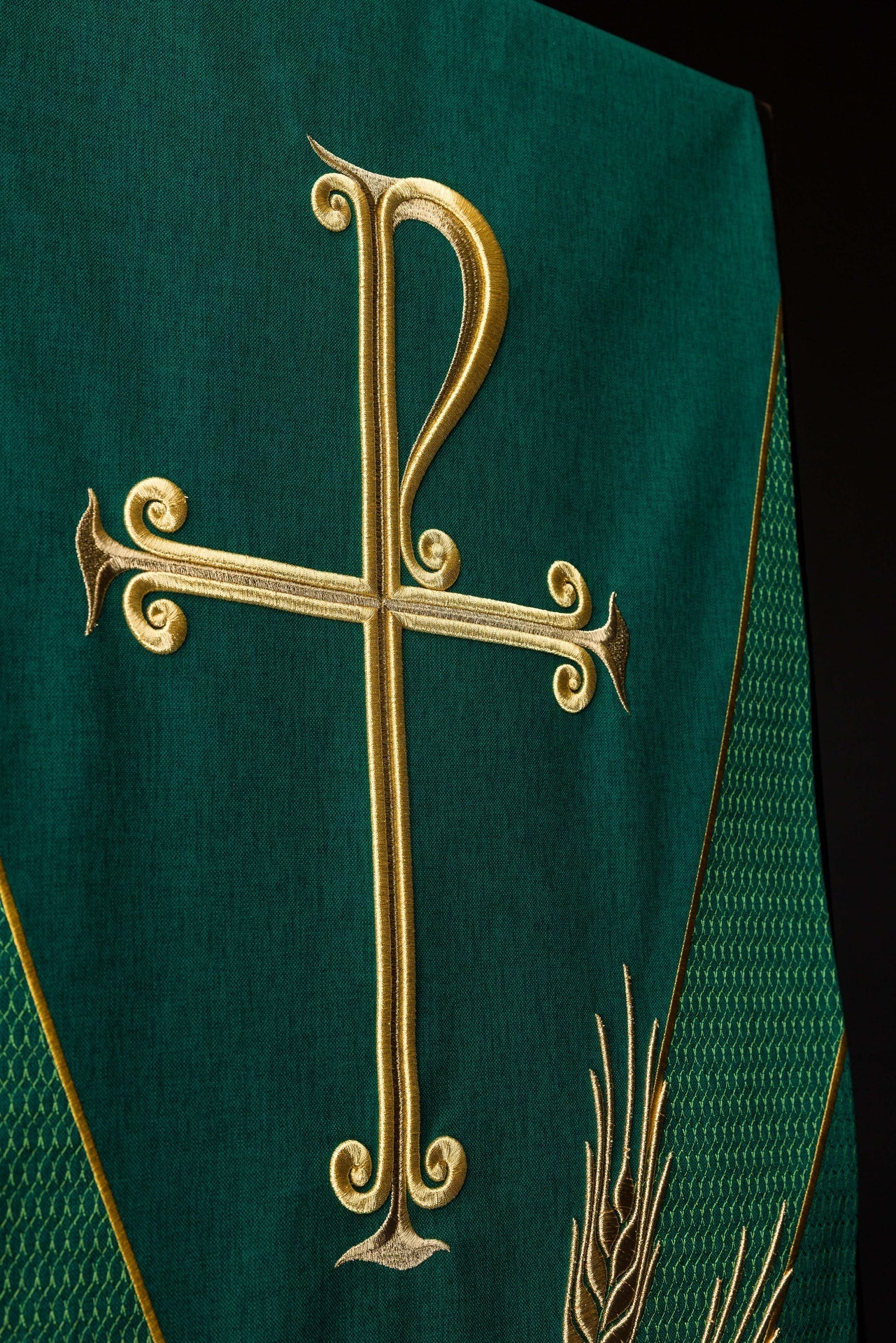 Mantel para ambón con bordado PAX en color verde