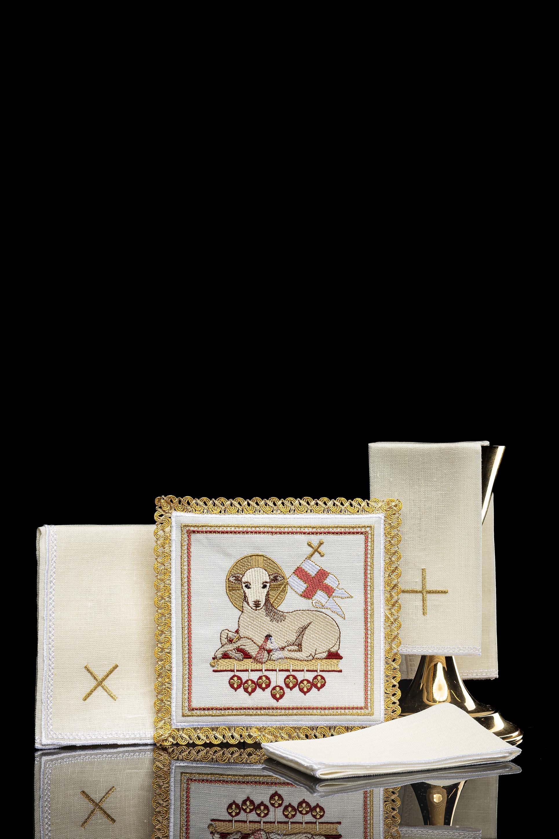 Juego de altar lino con motivo cordero