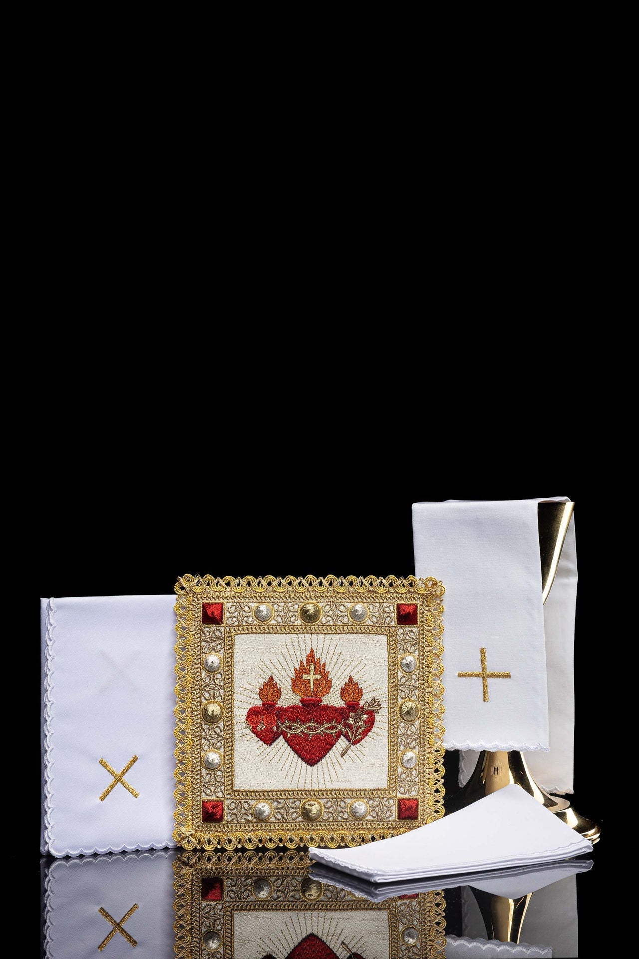 Servicio de altar con bordado de los tres corazones