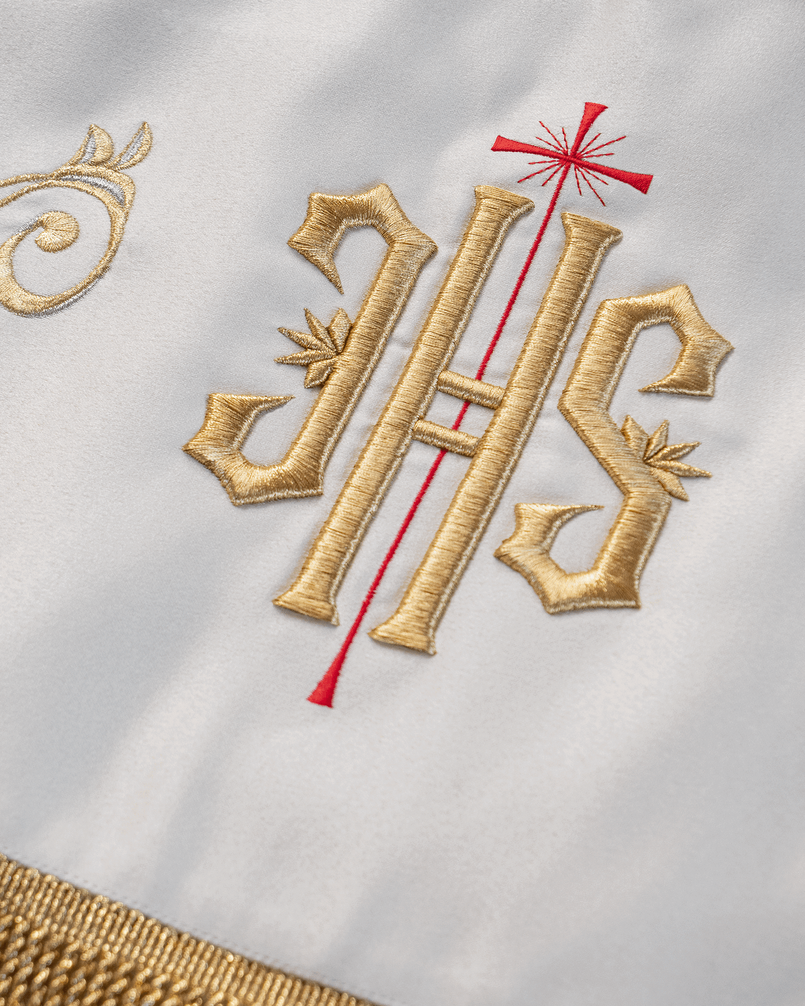 Palio Procesional para Corpus Christi, bordado Agnus Dei, IHS y cáliz, 140 × 160 cm