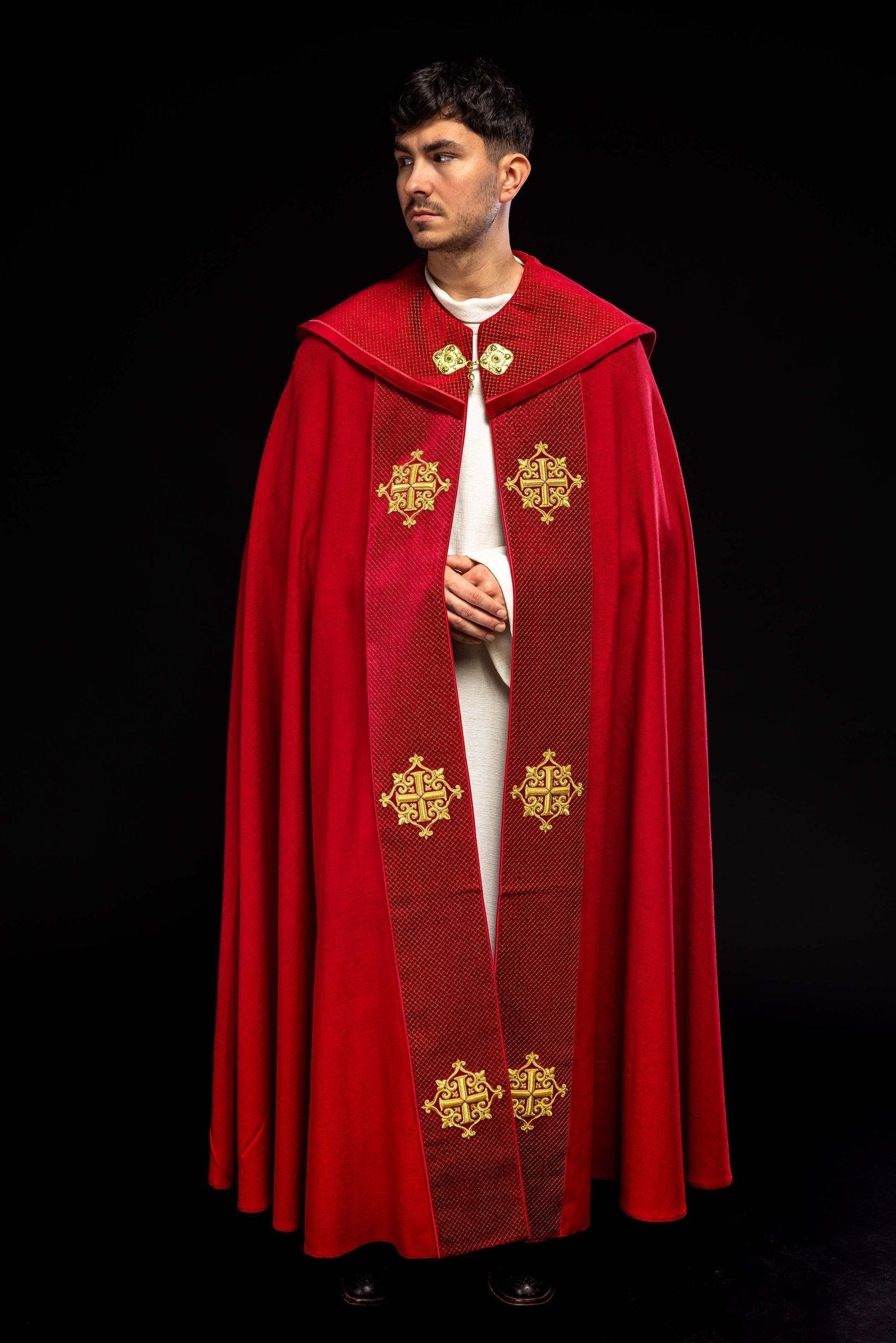 Capa pluvial terciopelo roja con bordado Cruces