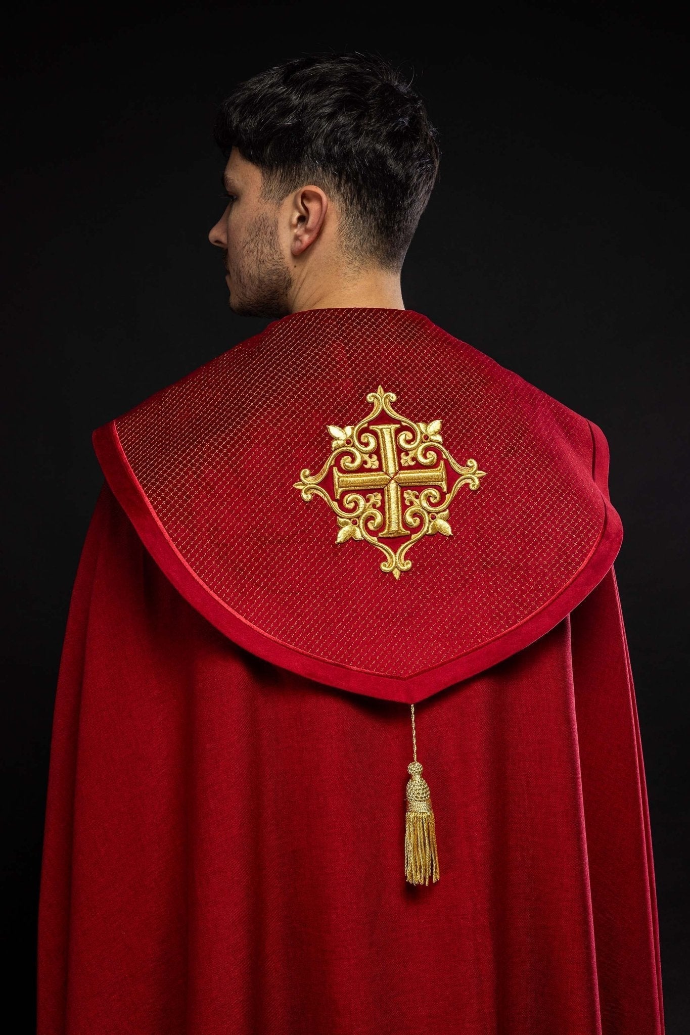 Capa pluvial terciopelo roja con bordado Cruces
