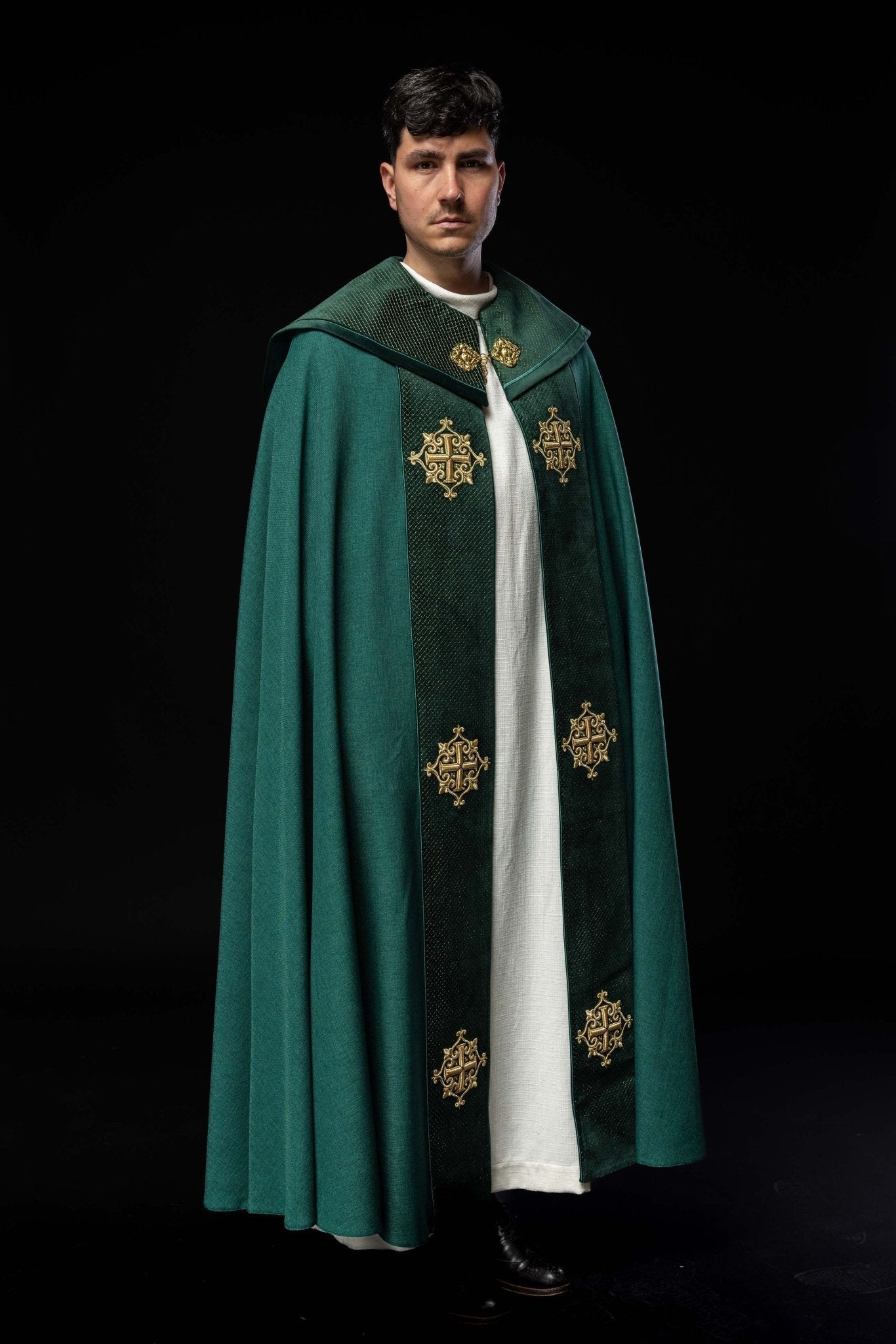 Capa pluvial terciopelo verde con bordado Cruces