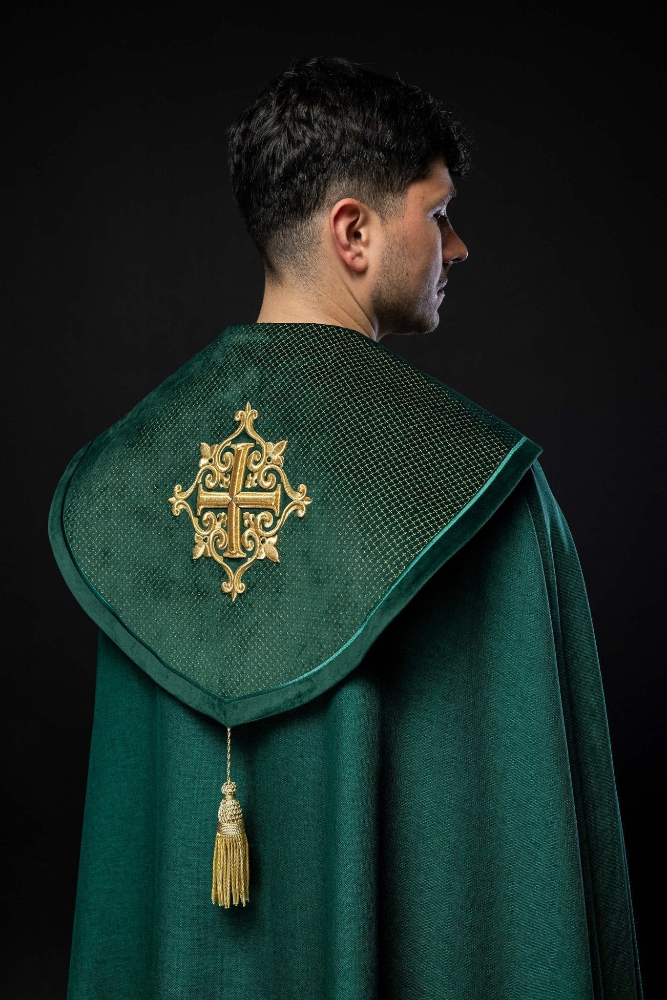 Capa pluvial terciopelo verde con bordado Cruces