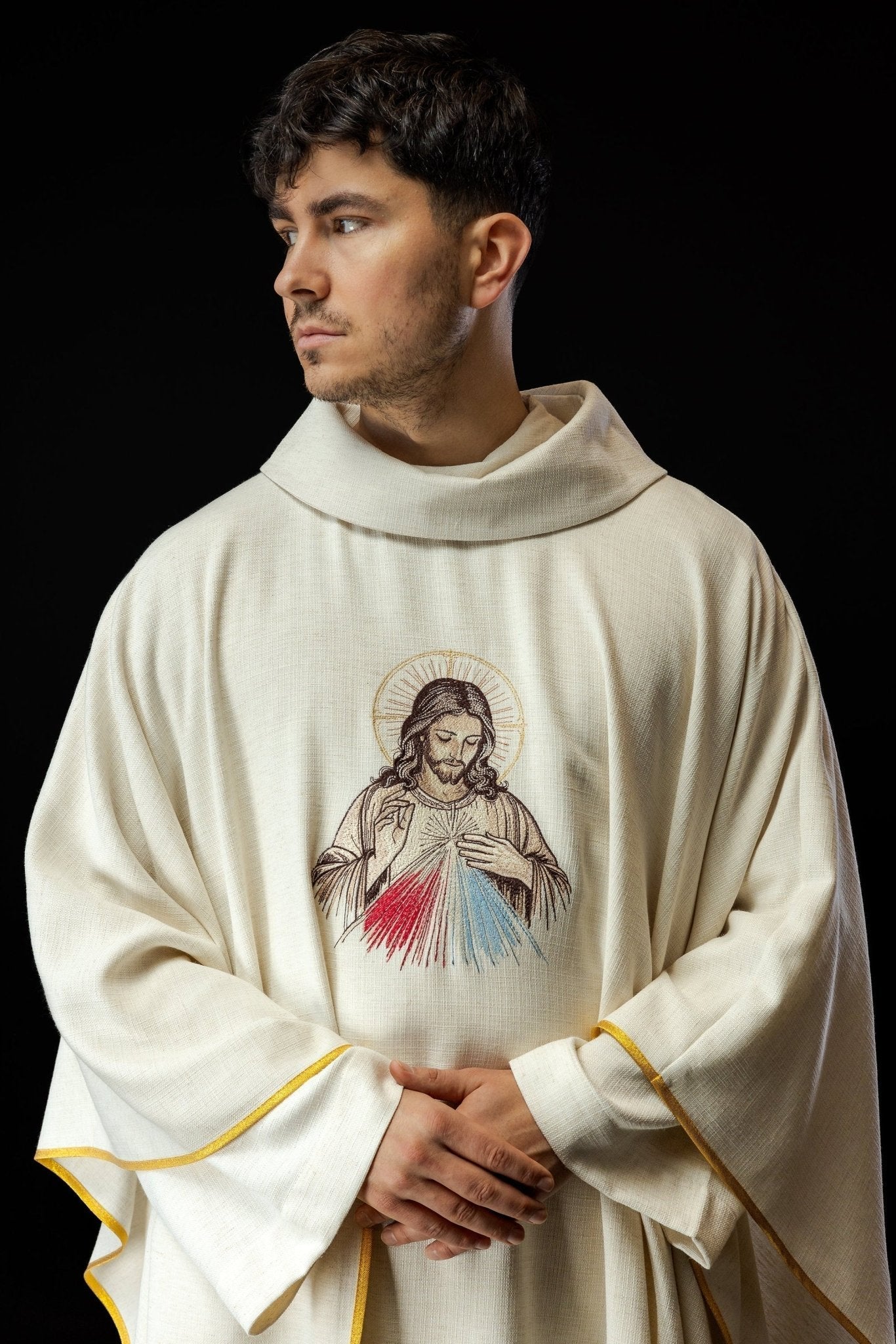 Casulla de color crudo con imagen de la Divina Misericordia
